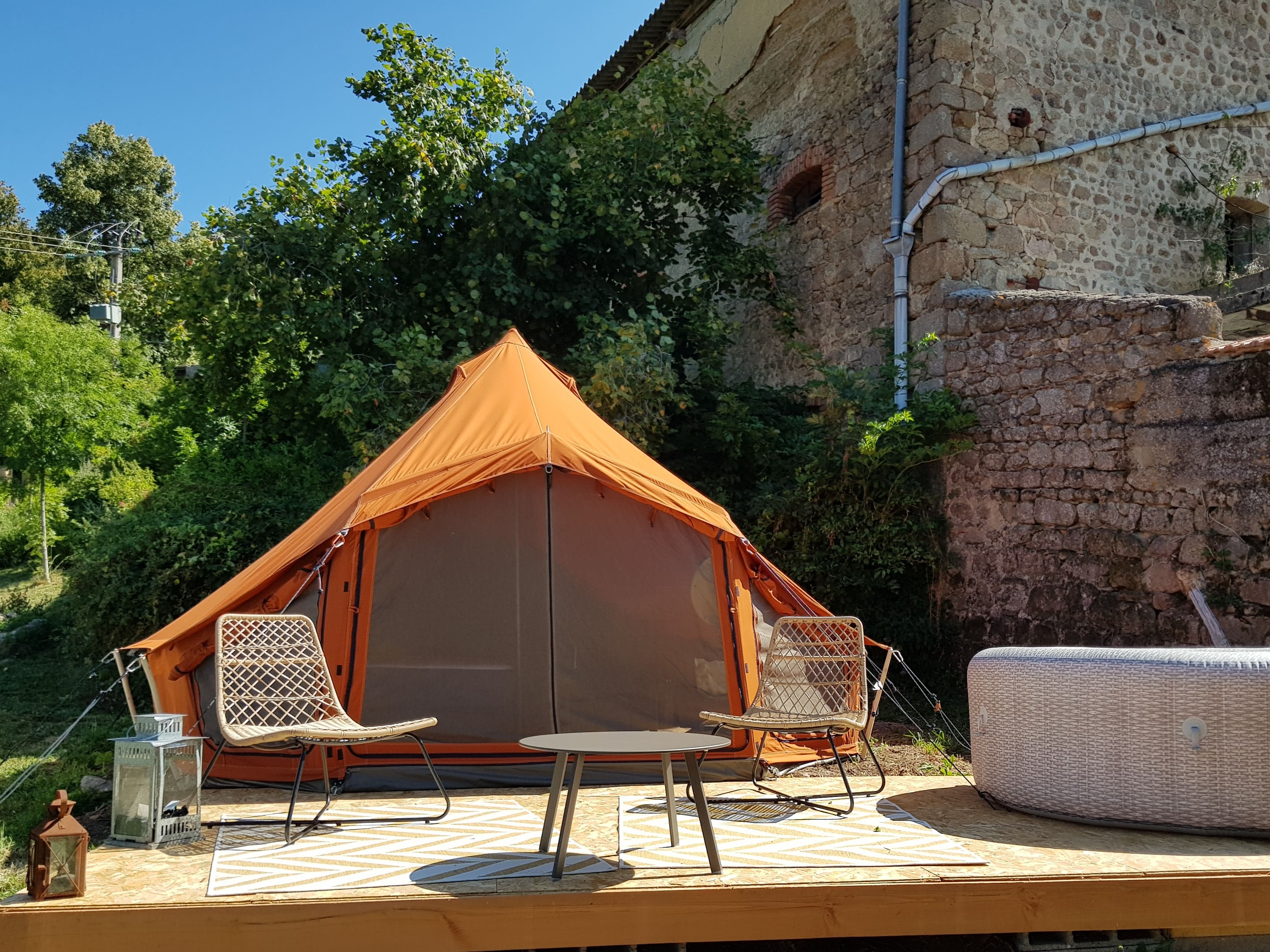 Nuit Bédouine & Spa : une expérience unique en pleine nature — Tente à Longessaigne