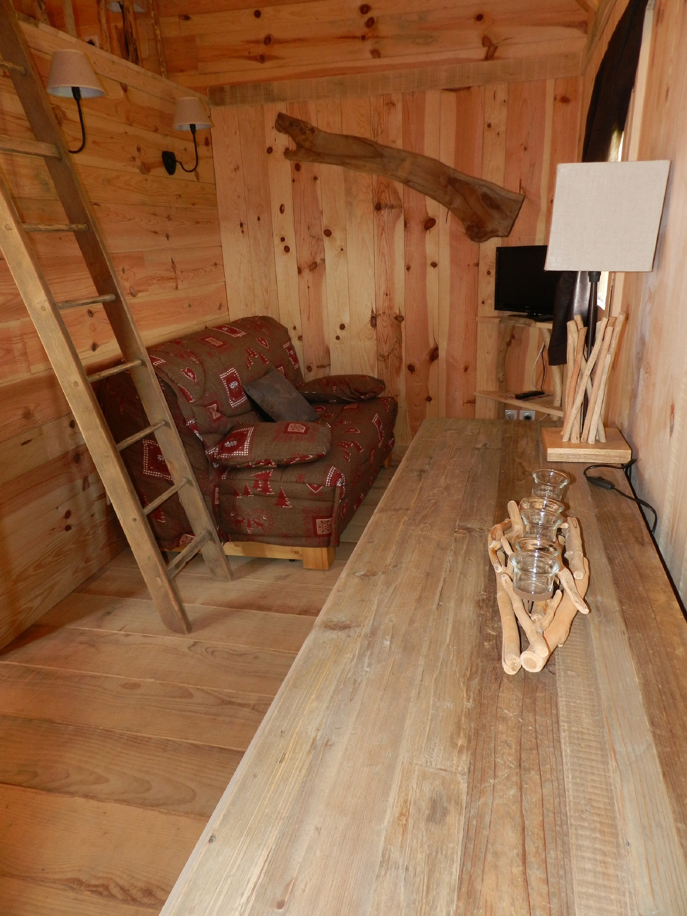 Photo 8/9 — Cabane « La Cabane de Trappeur de Campras : une expérience immersive en pleine nature » à Saissac Aude
