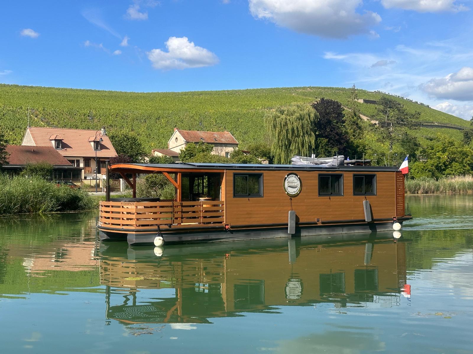 House Boat avec spa : une croisière sensorielle en Champagne