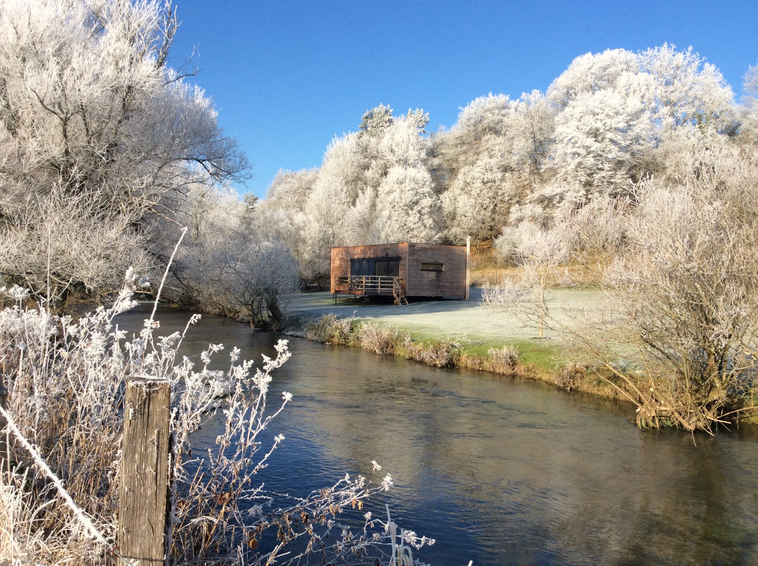 Cabane sur pilotis avec bain nordique en Bourgogne — Cabane à Frénois