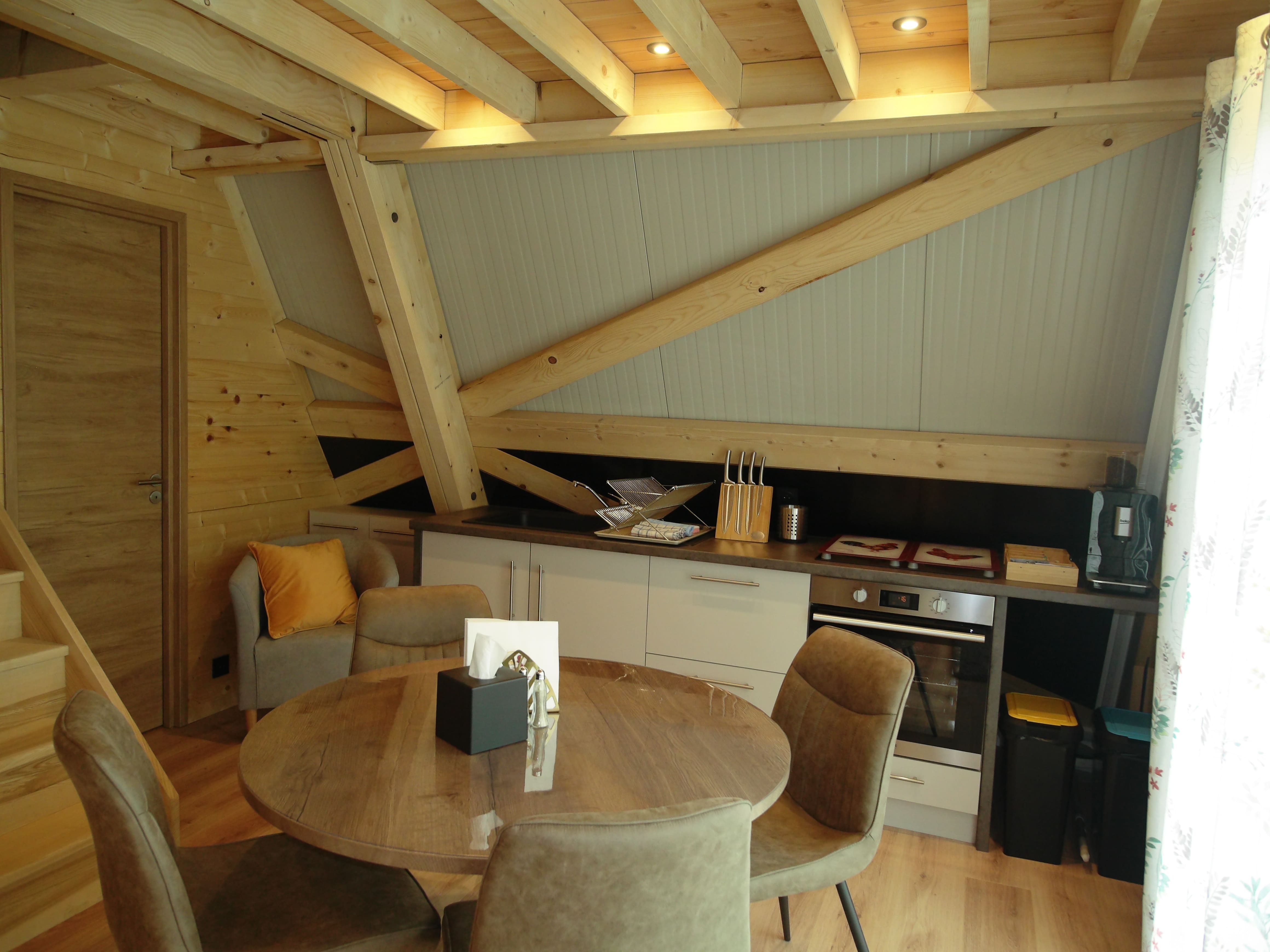 Le Tipi Nelly : un chalet enchanteur en Champagne-Ardenne à Blancs Coteaux — détail architectural