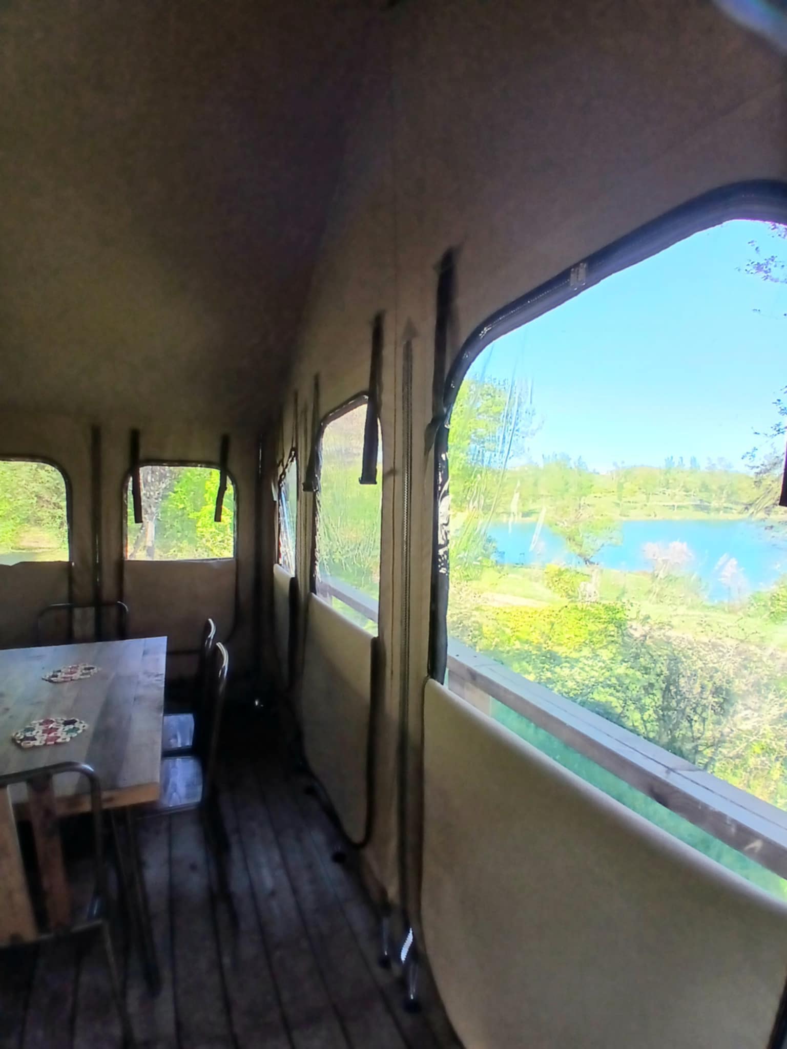 Lodge familial — Séjour avec spa à Tarn à Rabastens — détail architectural