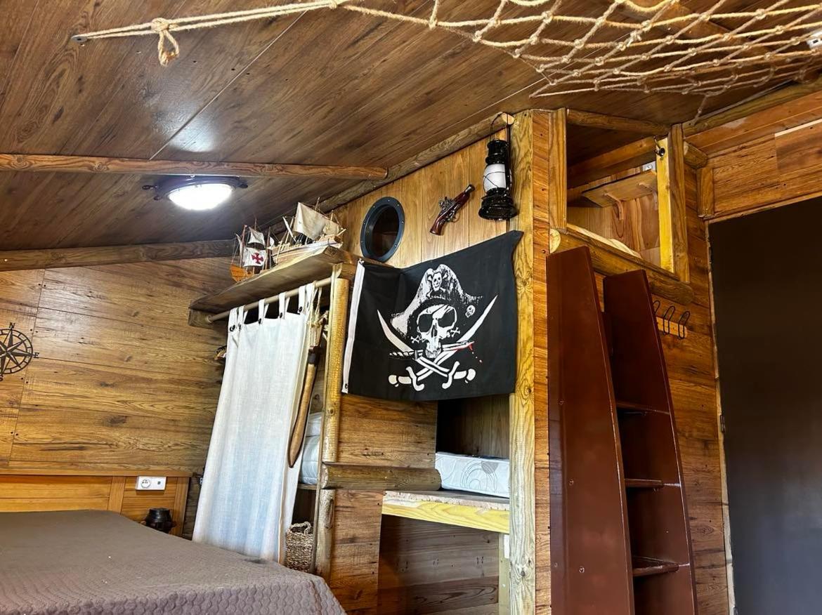 La Chambre des Pirates — Chambre à thème immersive à Pyrénées-Orientales à Perpignan — cuisine