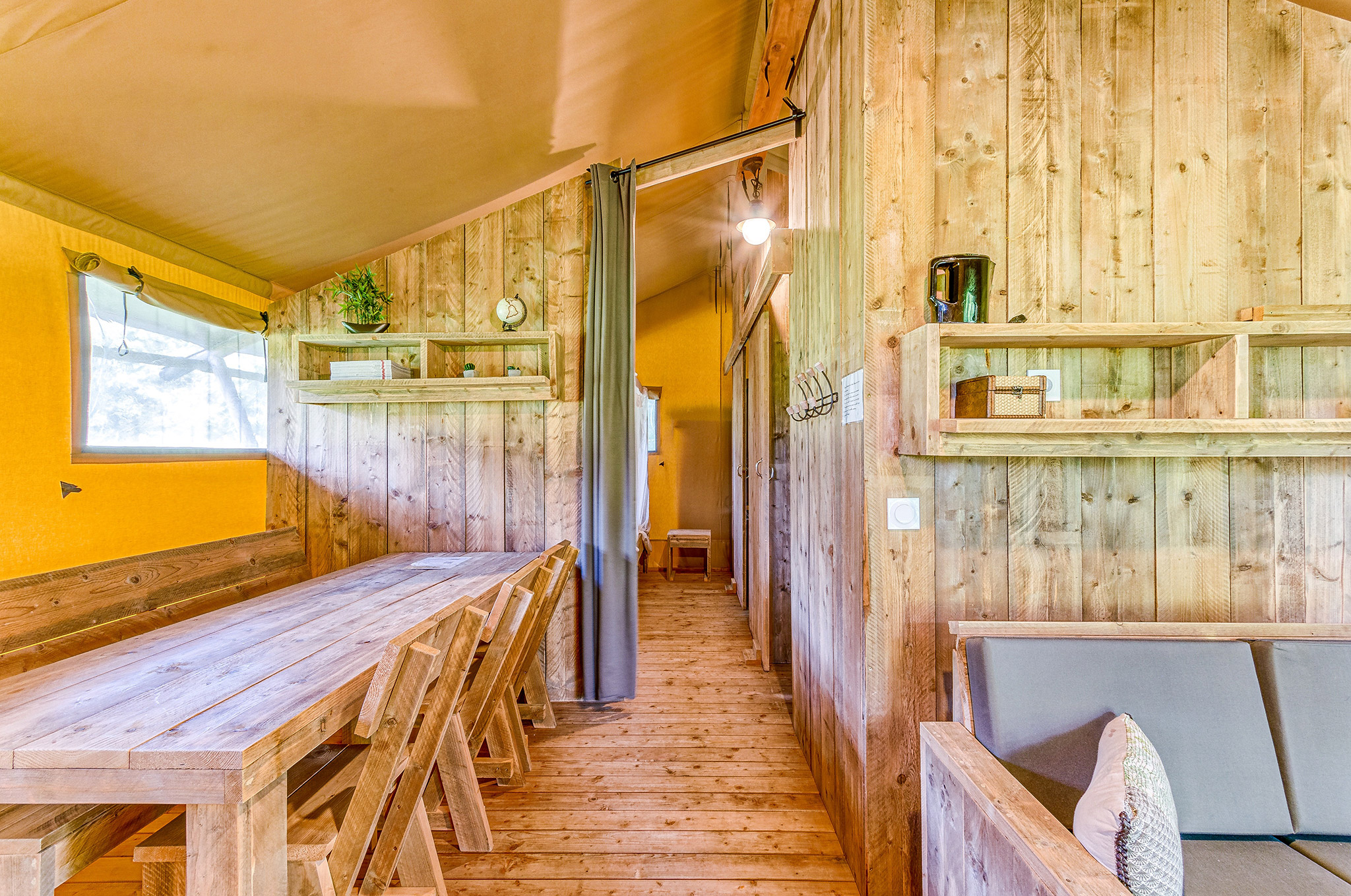 Lodge Spa du Ruisseau : une expérience immersive en pleine nature à Descartes — chambre