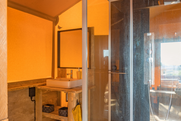 Lodge River & Spa — Tente lodge avec spa à Aude à Carcassonne — espace de vie