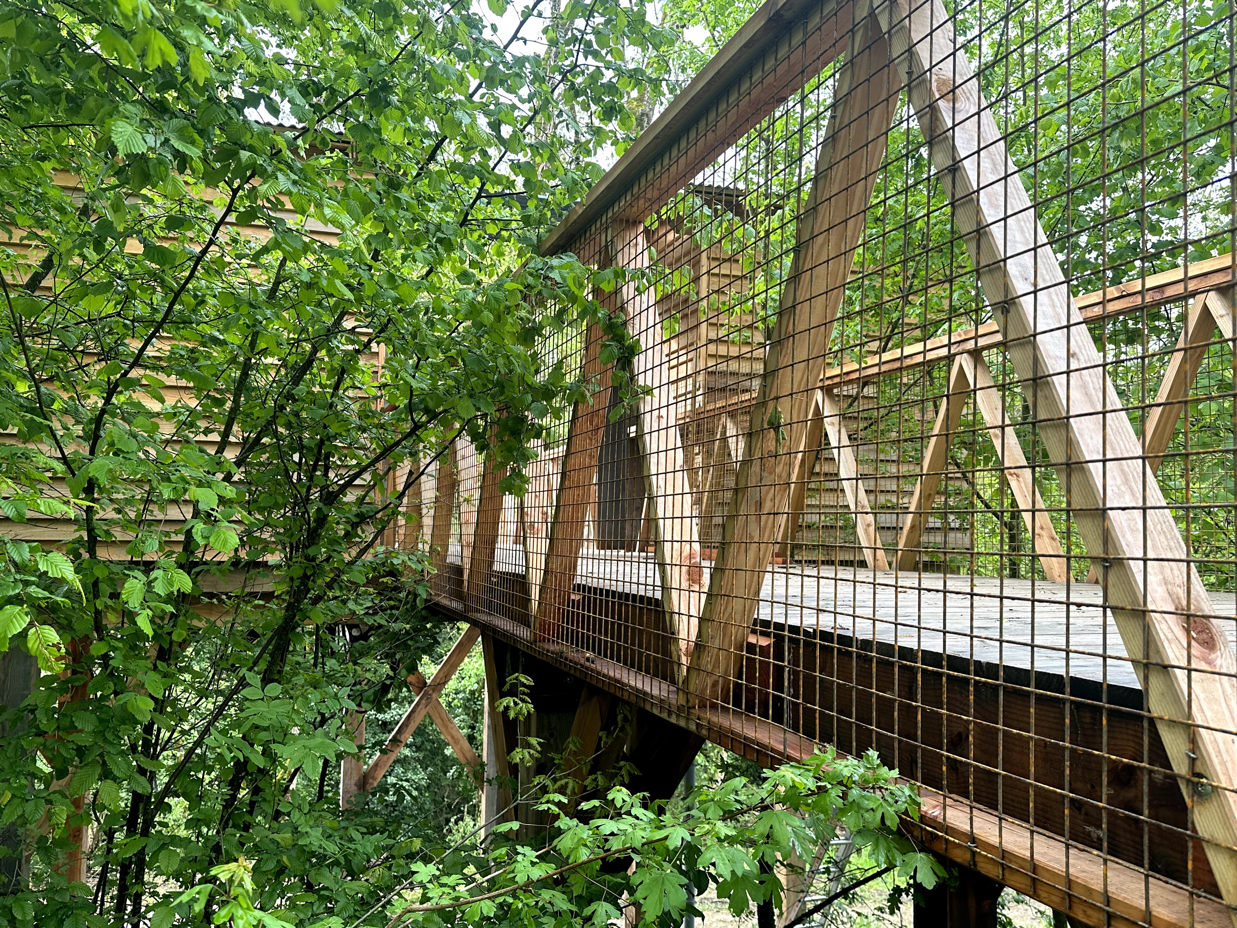 Mirà - Cabane sur pilotis au cœur des Jardins Secrets à Vaulx — chambre