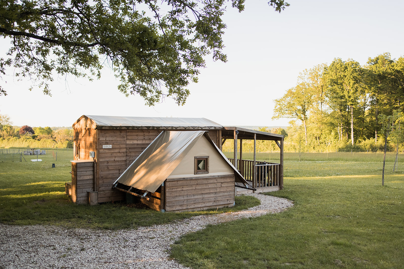Cabane tribu Bouton d'Or — Séjour confortable avec spa à Loir-et-Cher à La Ferté-Imbault — espace de vie