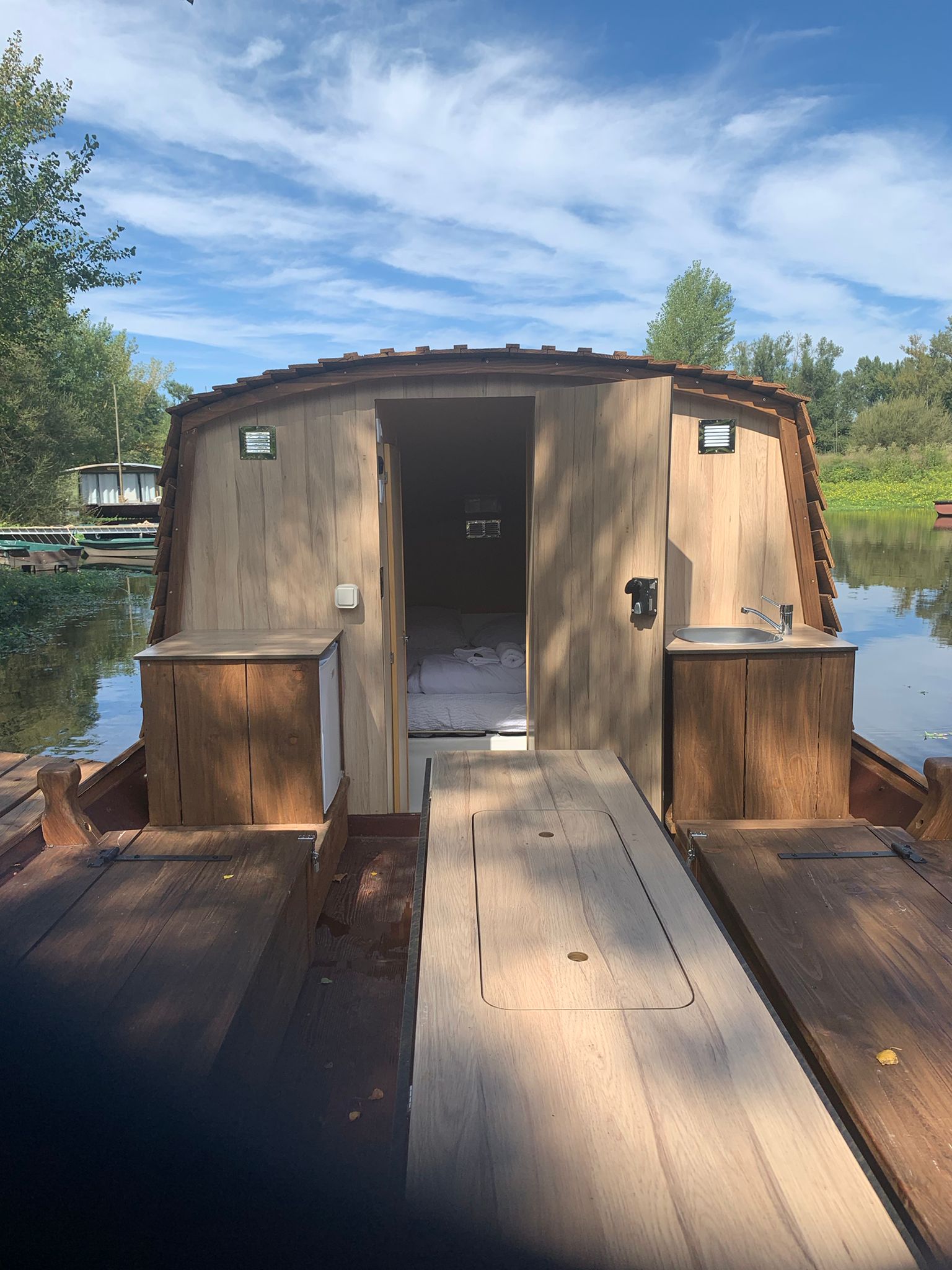 Un voyage insolite à bord du Futreau en Auvergne à Chassenard — vue intérieure