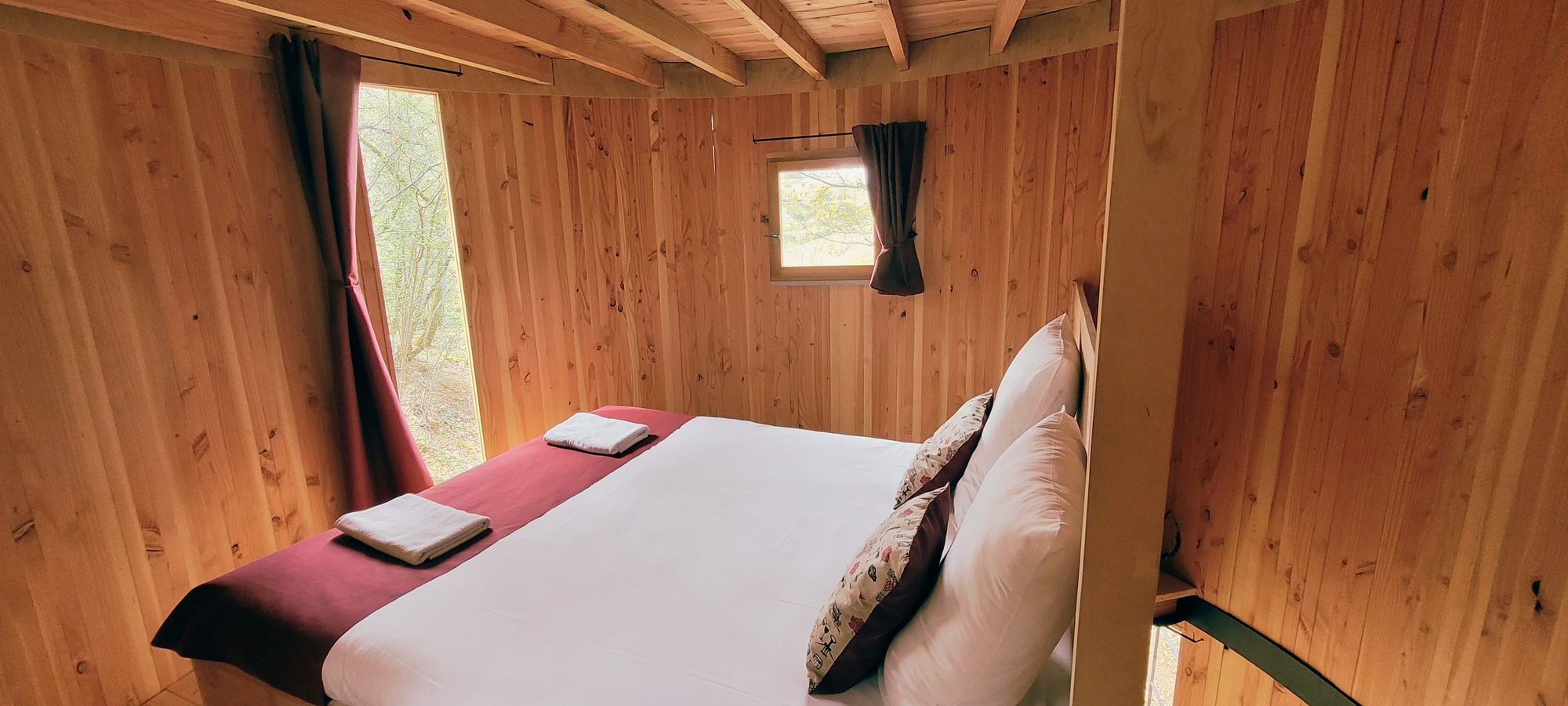 Cabane Le To-no : une évasion en pleine nature à Quincié En Beaujolais — détail architectural