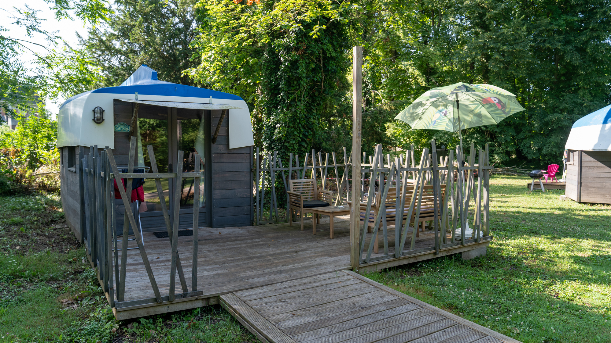 Rêve de Robinson : une cabane bohème en pleine nature à Bar Sur Aube — vue intérieure