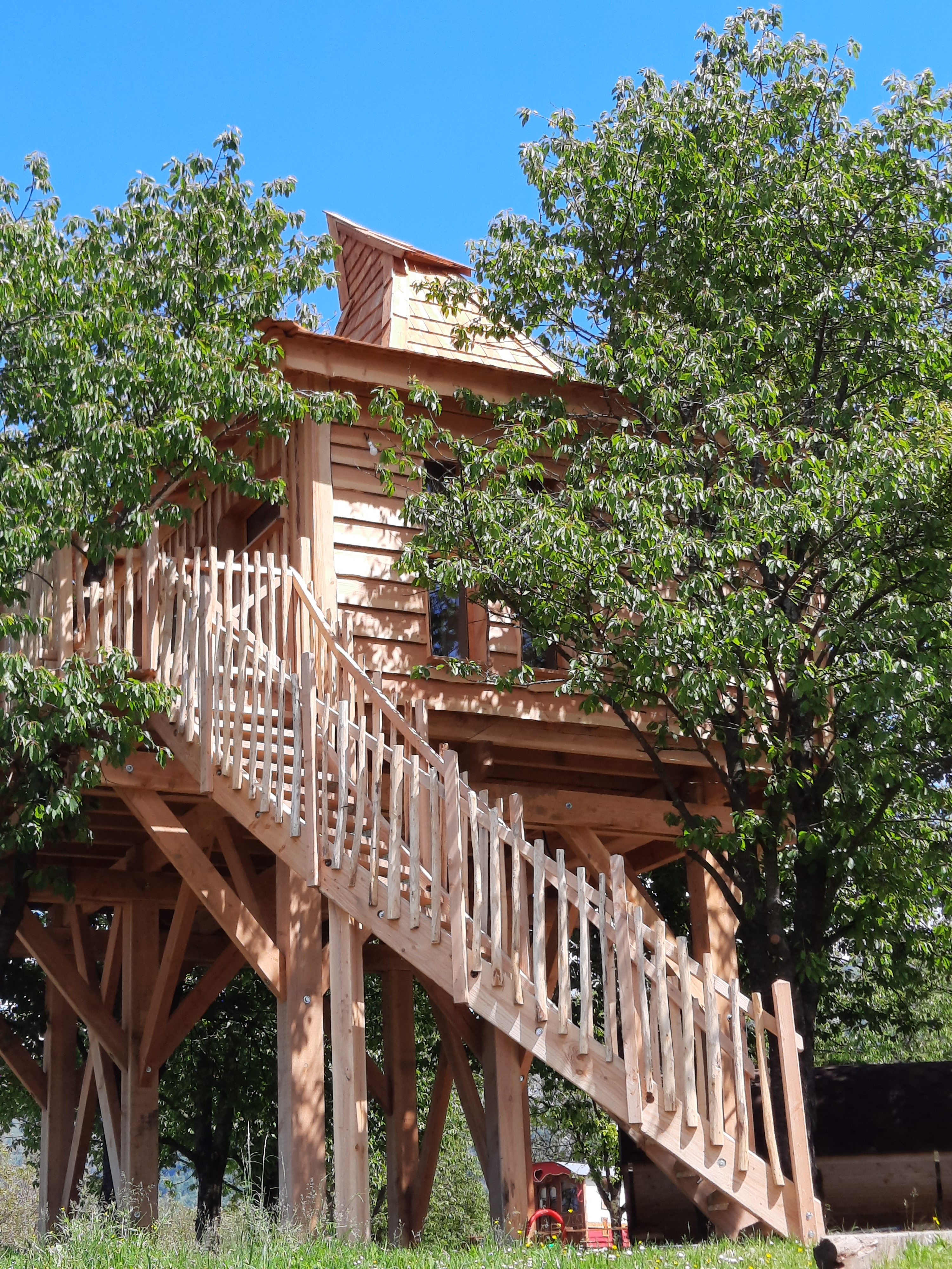 Cabane Maldive — Nuit perchée avec vue panoramique à Drôme à Vercors — chambre
