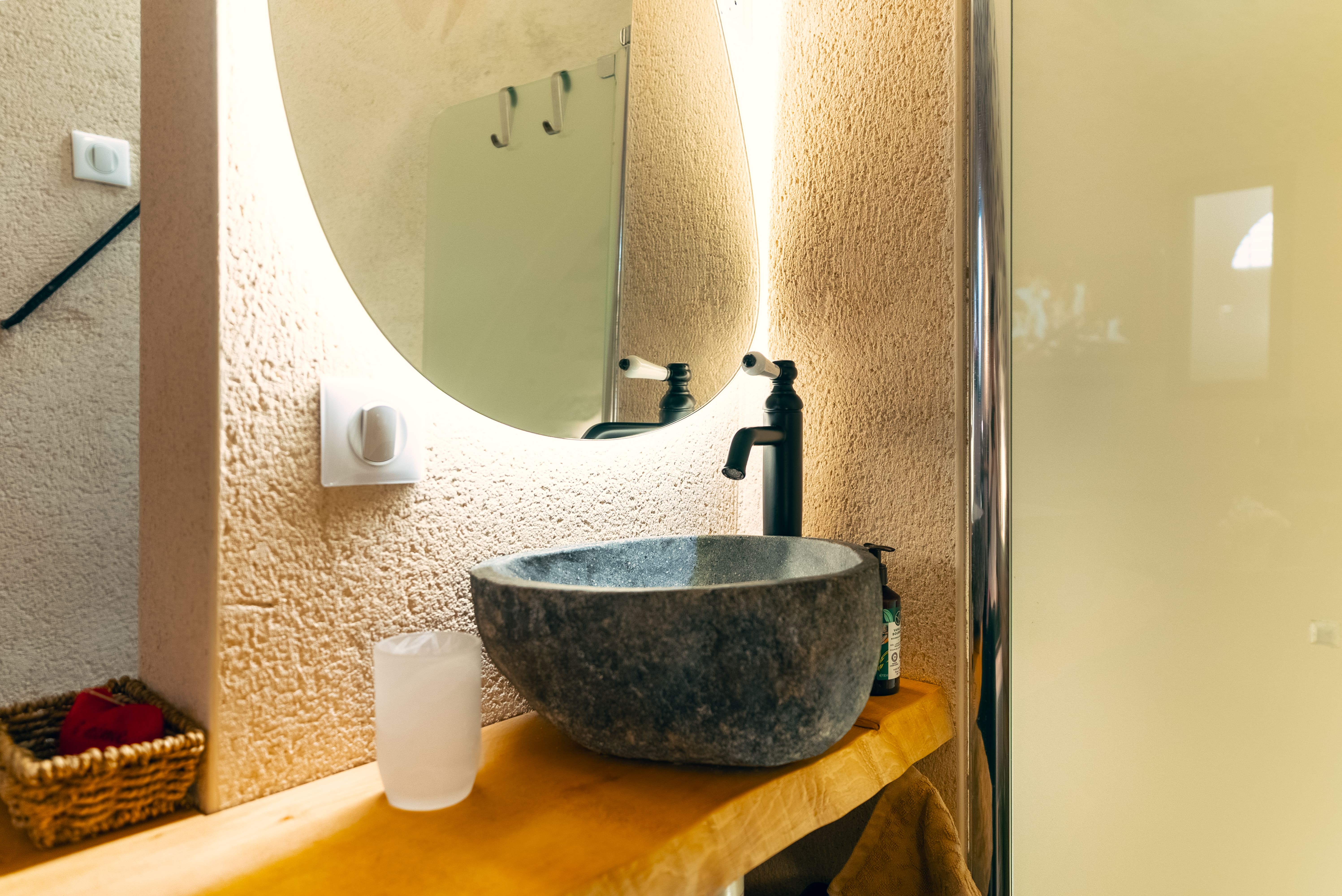 La voûte étoilée & Spa — Maison troglodyte avec jacuzzi à Seine-et-Marne à Serris — cuisine