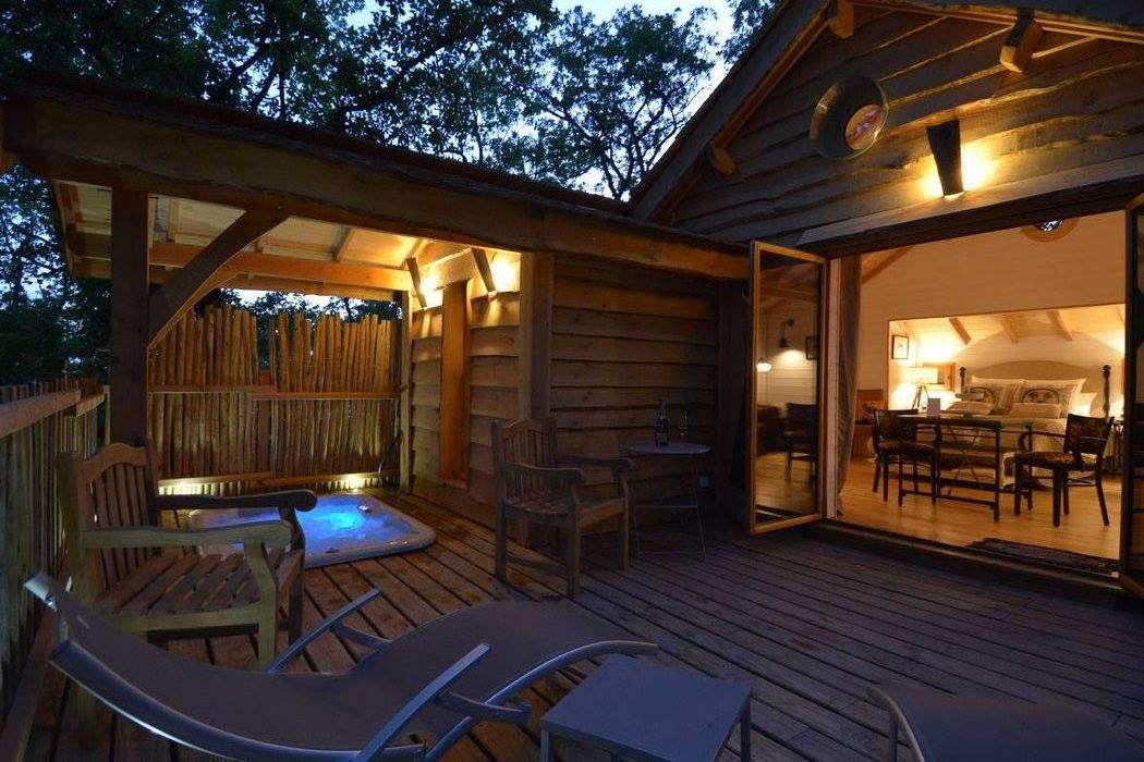 Cabane Spa Out of Africa : une expérience immersive dans les arbres à Clairac — vue intérieure