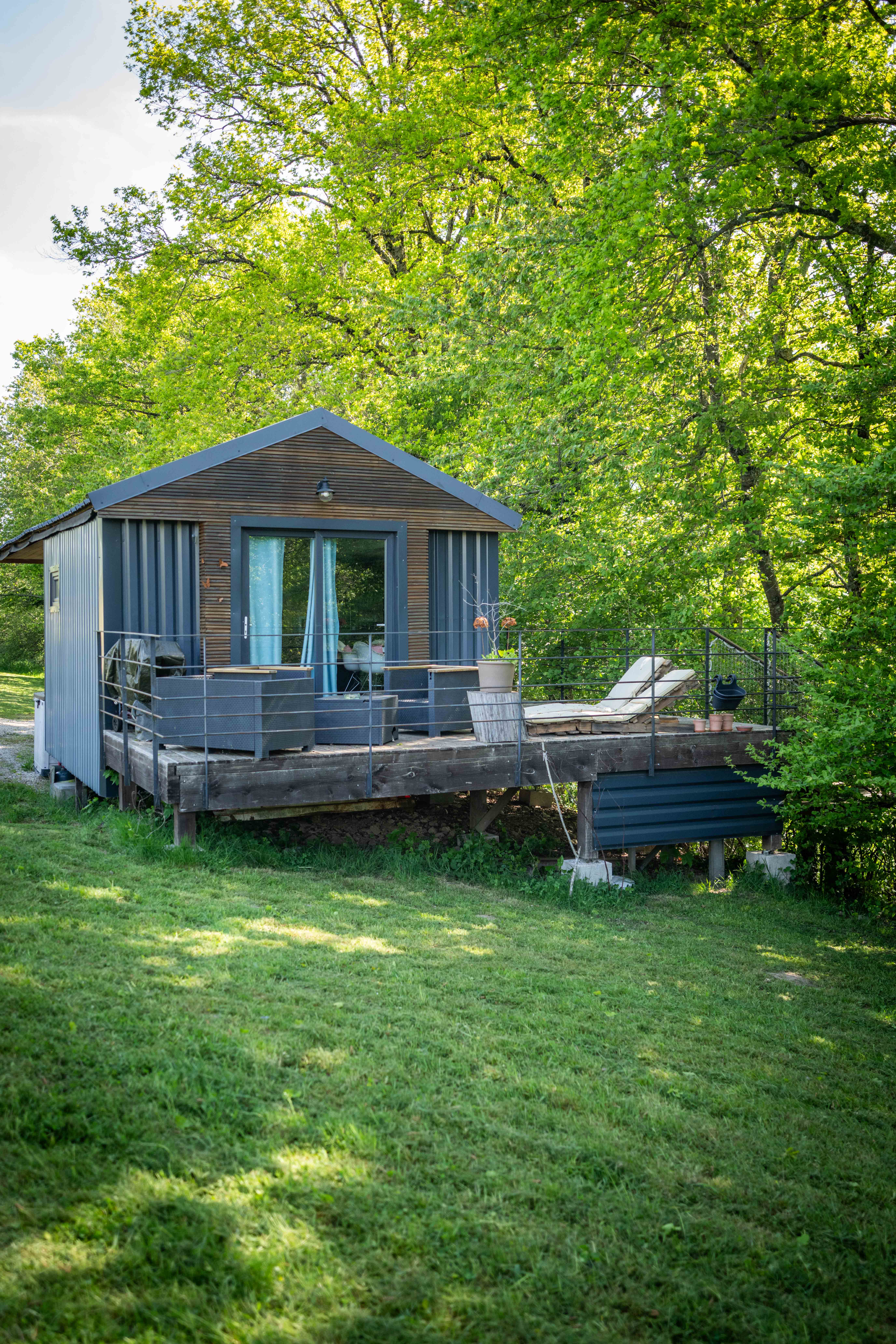 Tiny Z XXL & Spa : une évasion insolite en Bourgogne à Saint Germain Des Champs — environnement naturel
