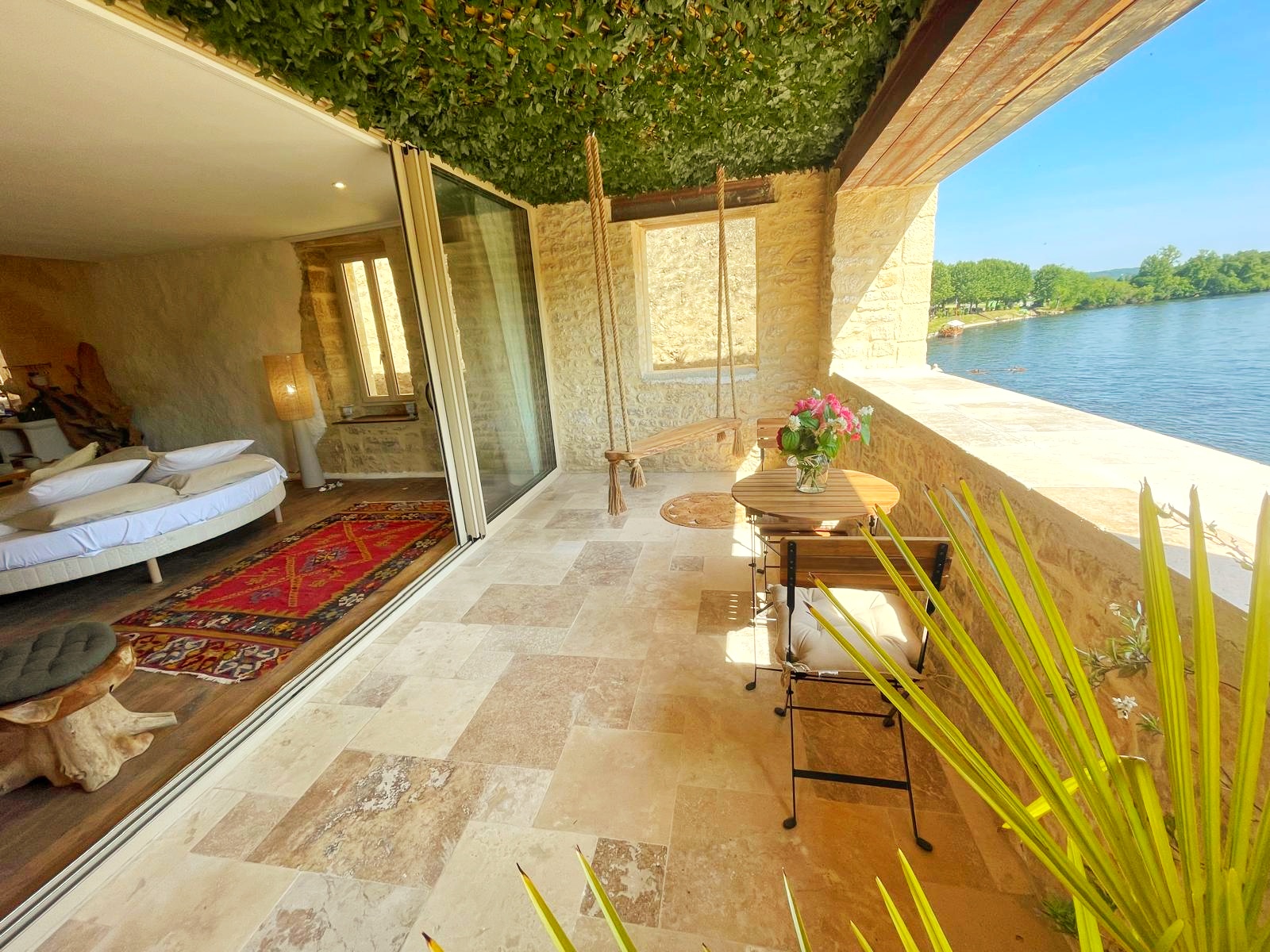 Photo 3/9 — Maison insolite « L'Instant Magique — Maison insolite avec spa à Dordogne » à Azerat Dordogne