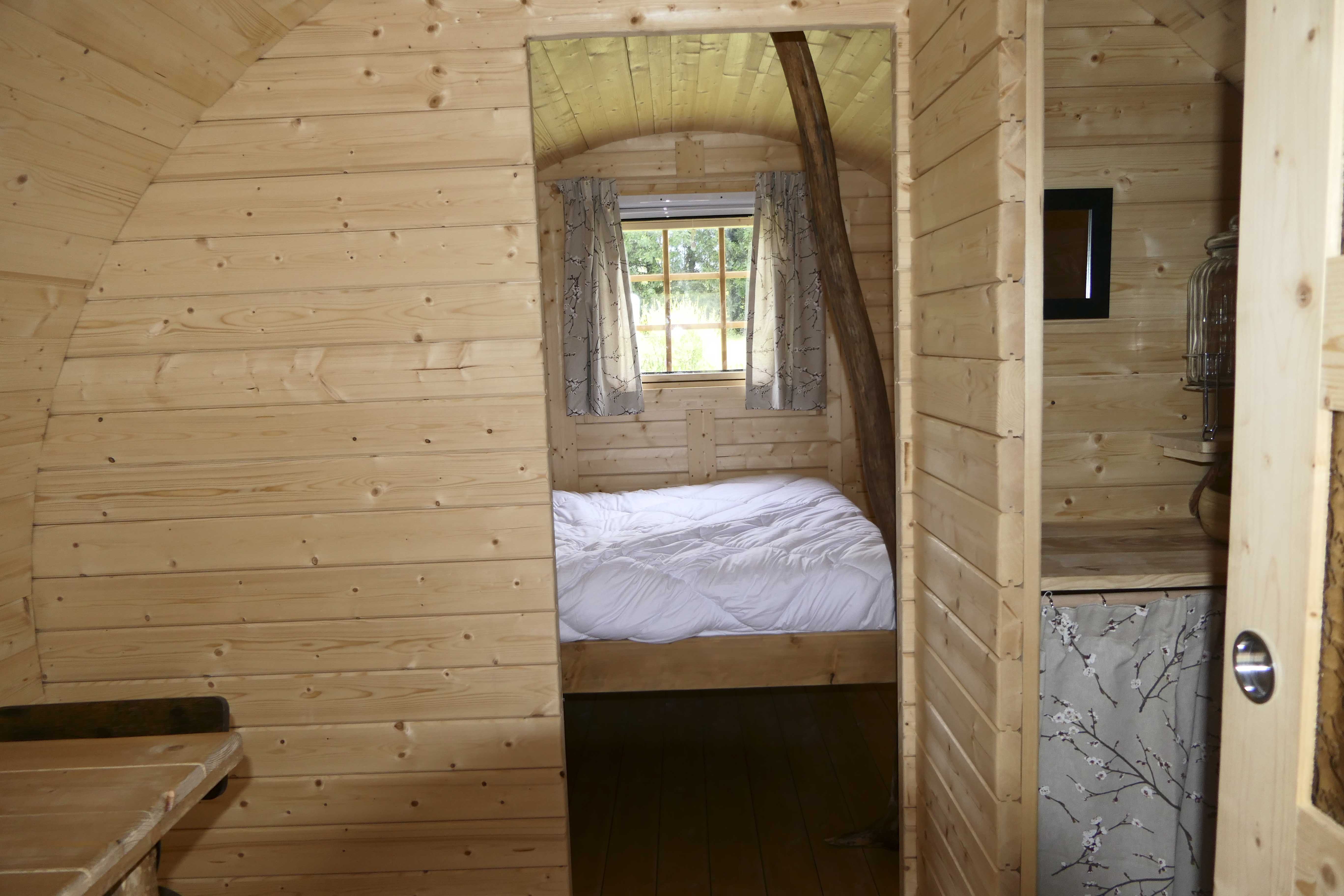 Cabane Le Forestier : une expérience flottante en Lorraine à Givrauval — vue intérieure