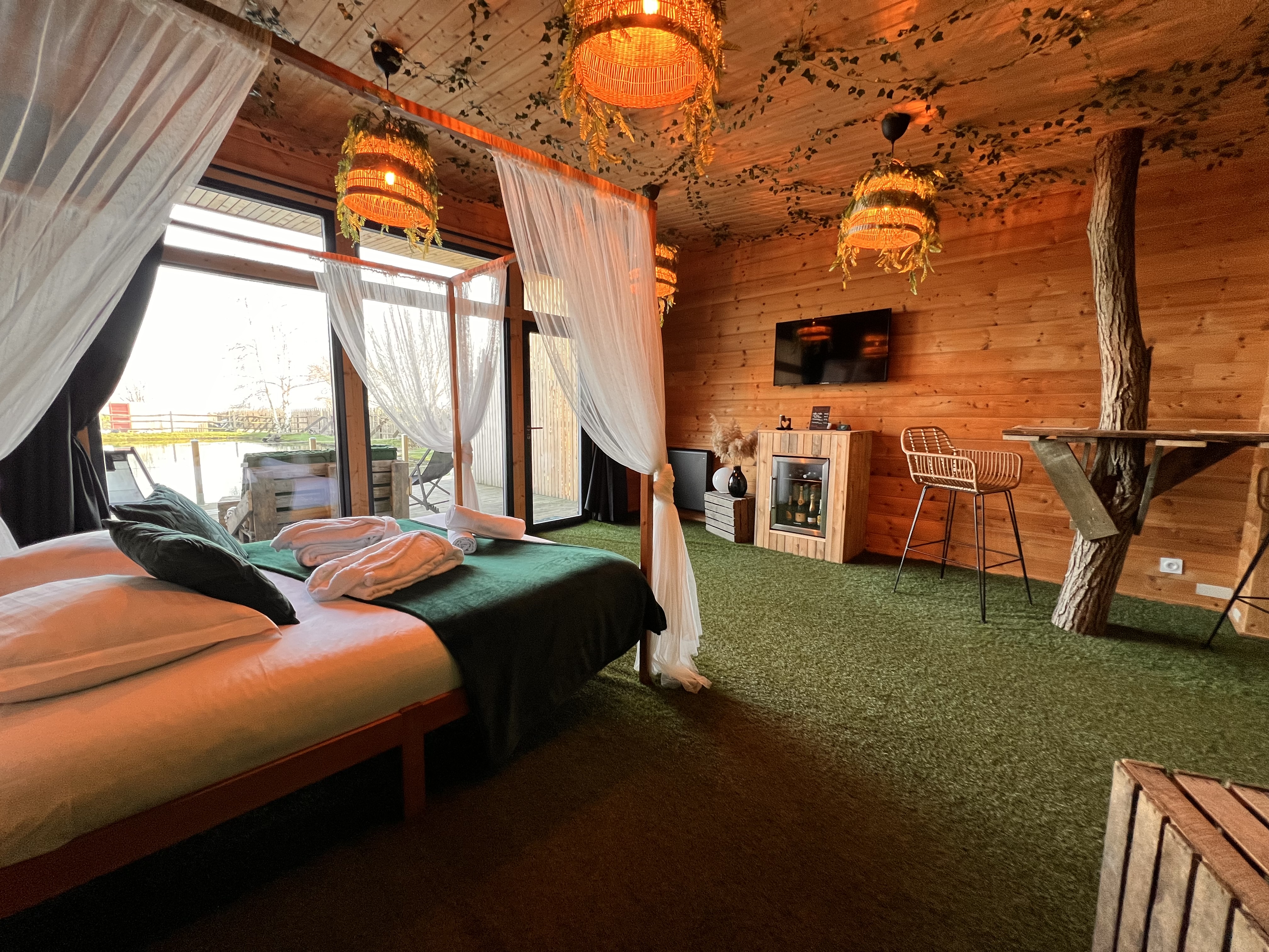 Cabane Jungle : une immersion au cœur de la nature à Wambrechies — salle de bain