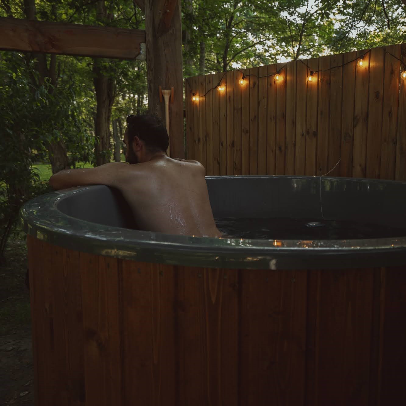 Évasion dans la Cabane du Pêcheur & Spa : un cocon suspendu à La Chapelle Aux Naux — vue intérieure