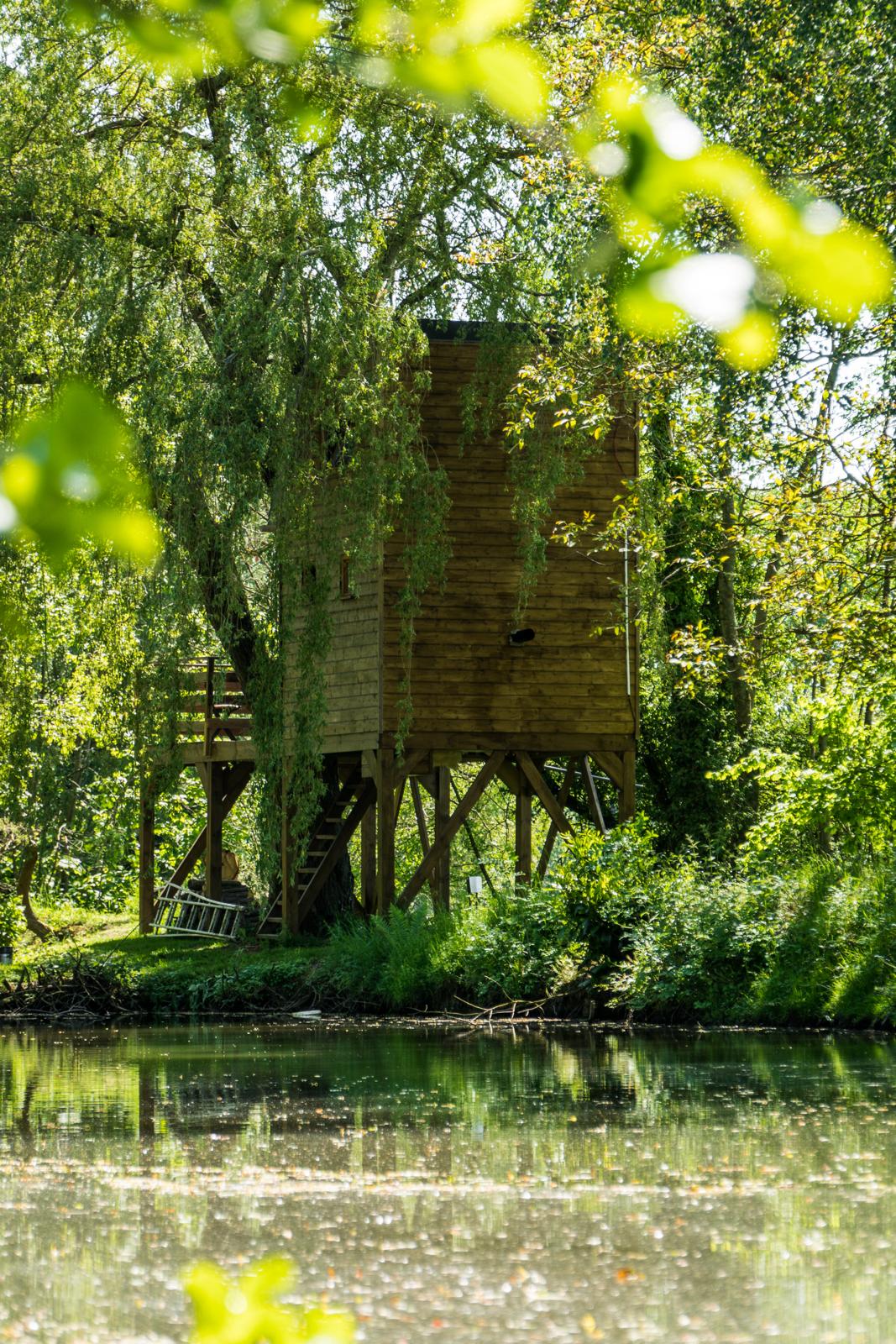 Éveillez vos sens dans une cabane perchée en Picardie à Vadencourt — salle de bain