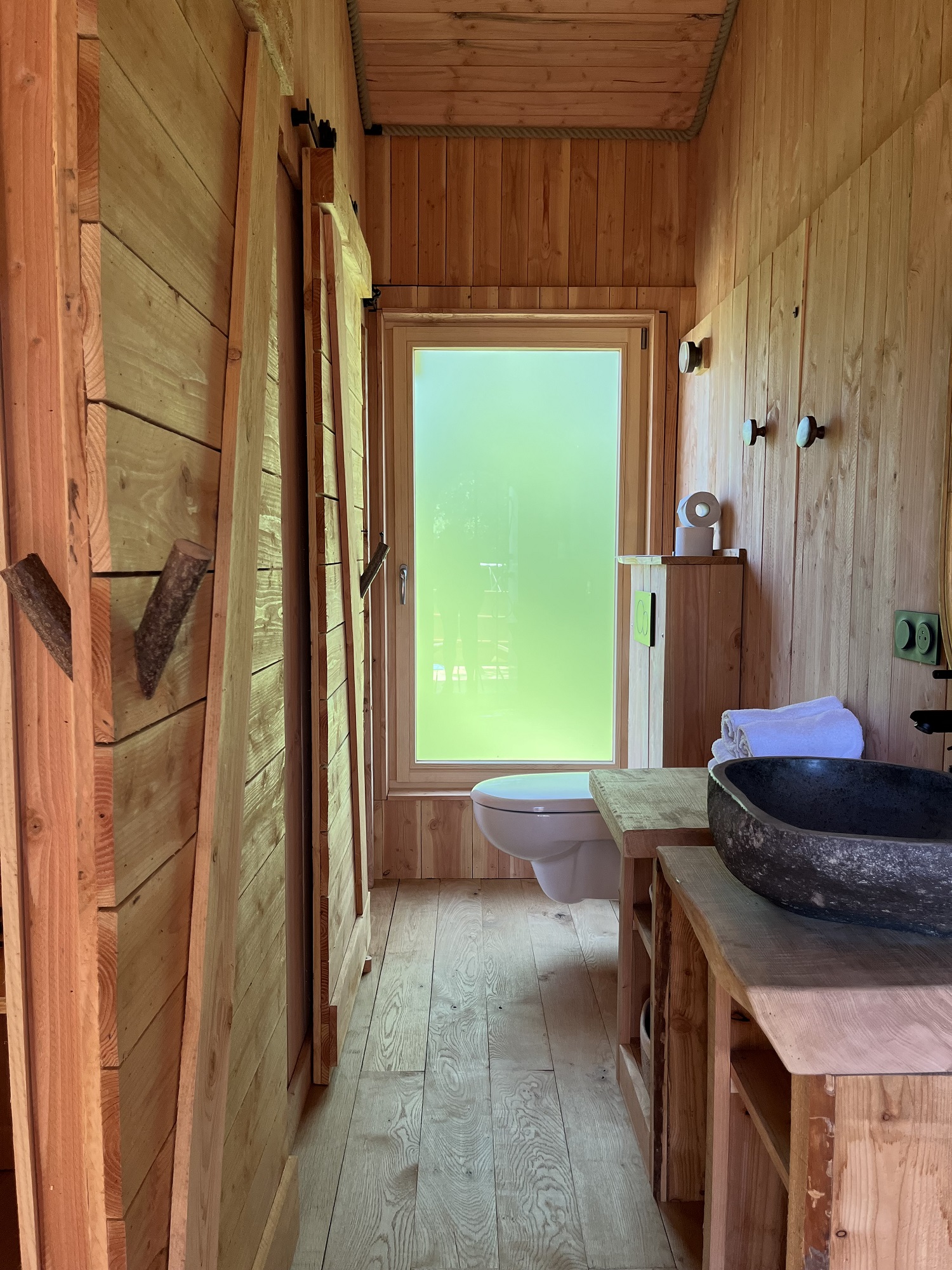 Cabane Spa Haut Perchoir : une expérience unique en Picardie à St-Léger-Aux-Bois — vue depuis la terrasse