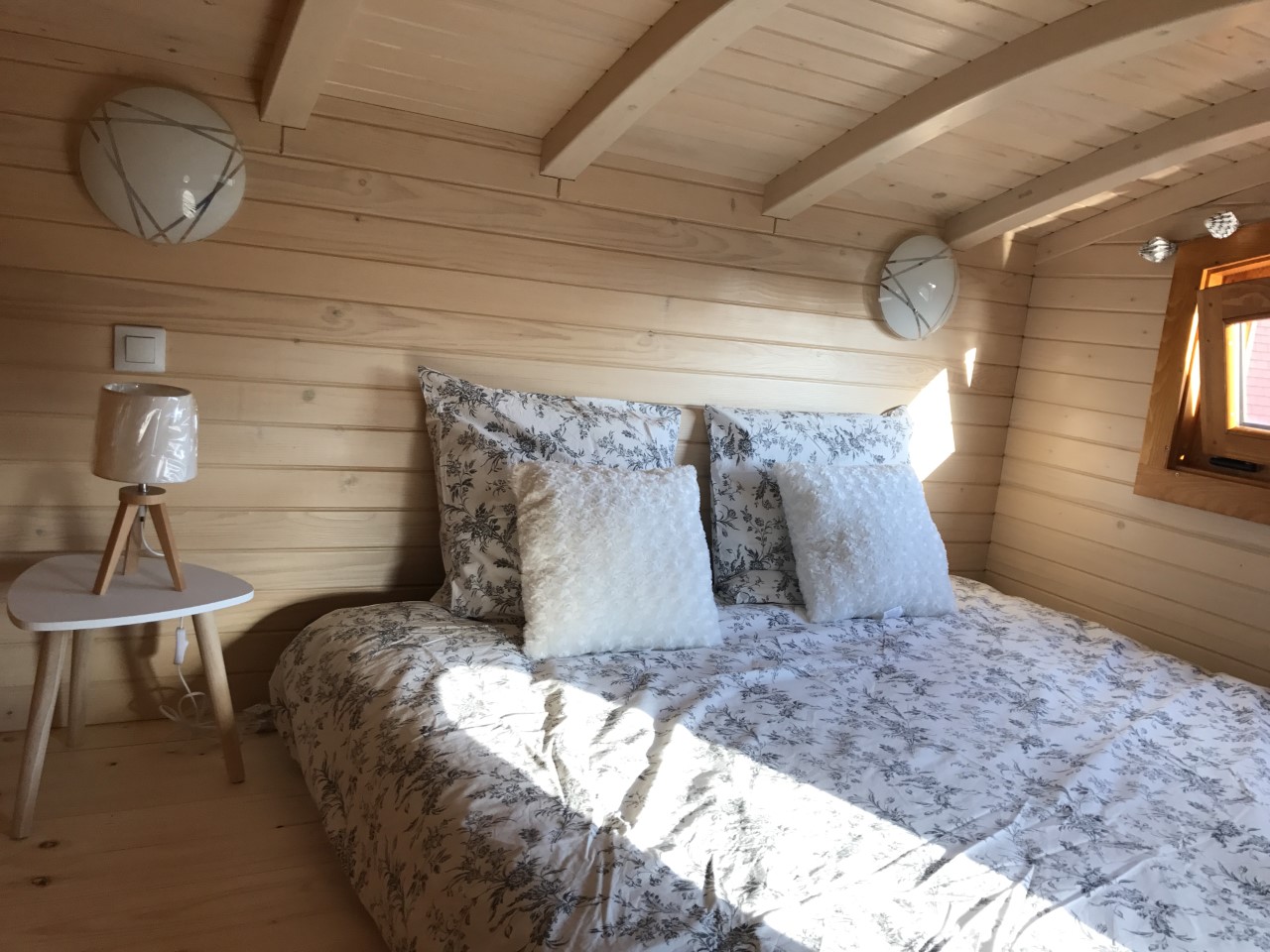 Évasion dans une tiny house avec spa en Midi-Pyrénées à Faycelles — chambre