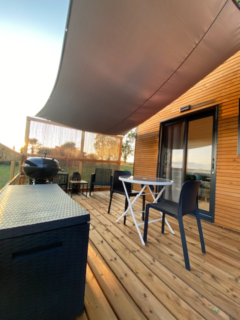 La Tiny de Clem & Spa : un cocon moderne en Midi-Pyrénées à Figeac — vue intérieure