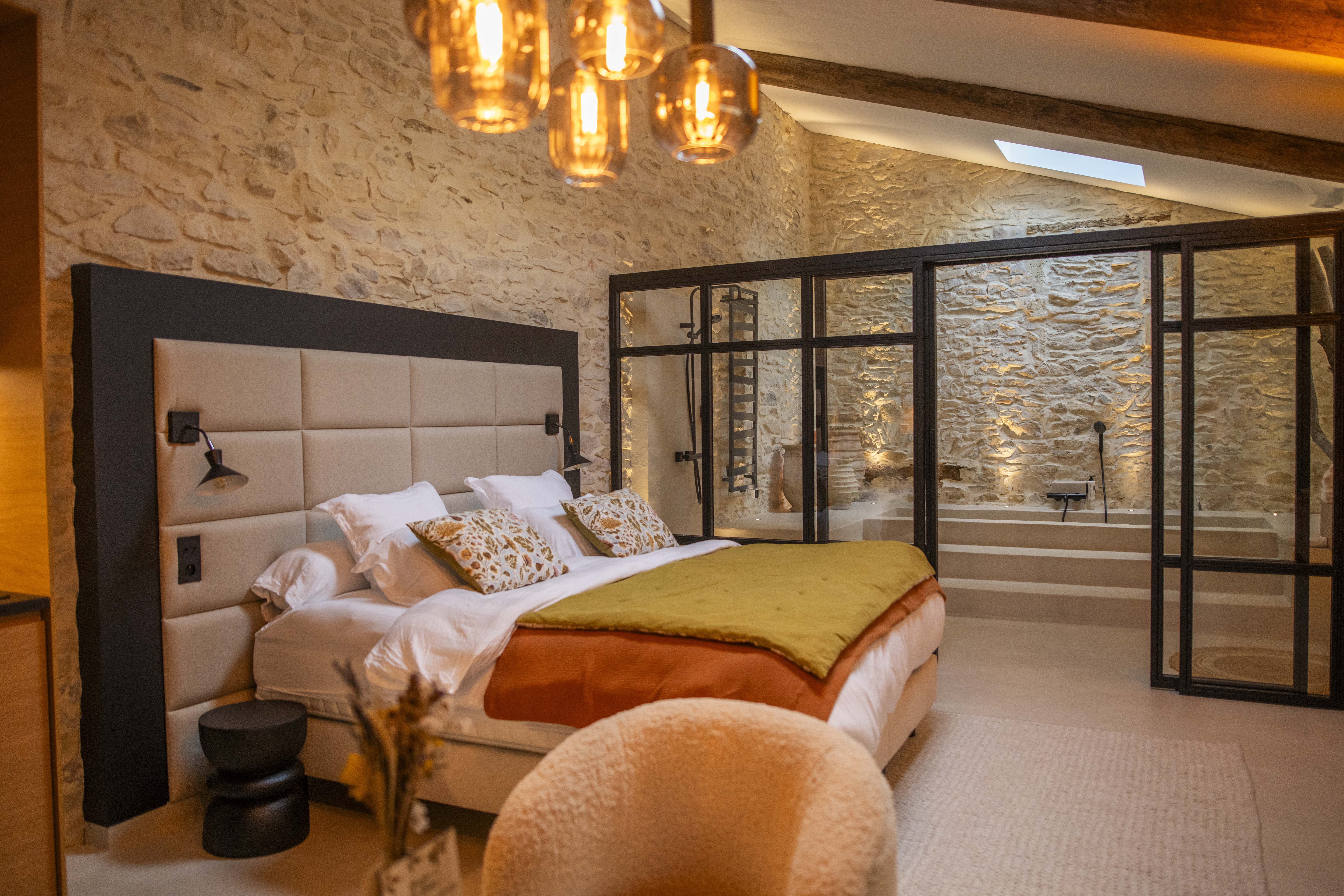 La Grange — Maison insolite avec jacuzzi à Tavel
