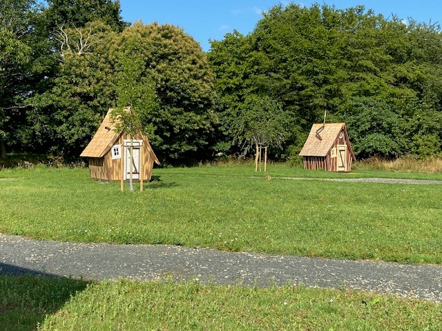 La Cabane des Trolls : une expérience immersive en Bretagne à Boisgervilly — vue intérieure