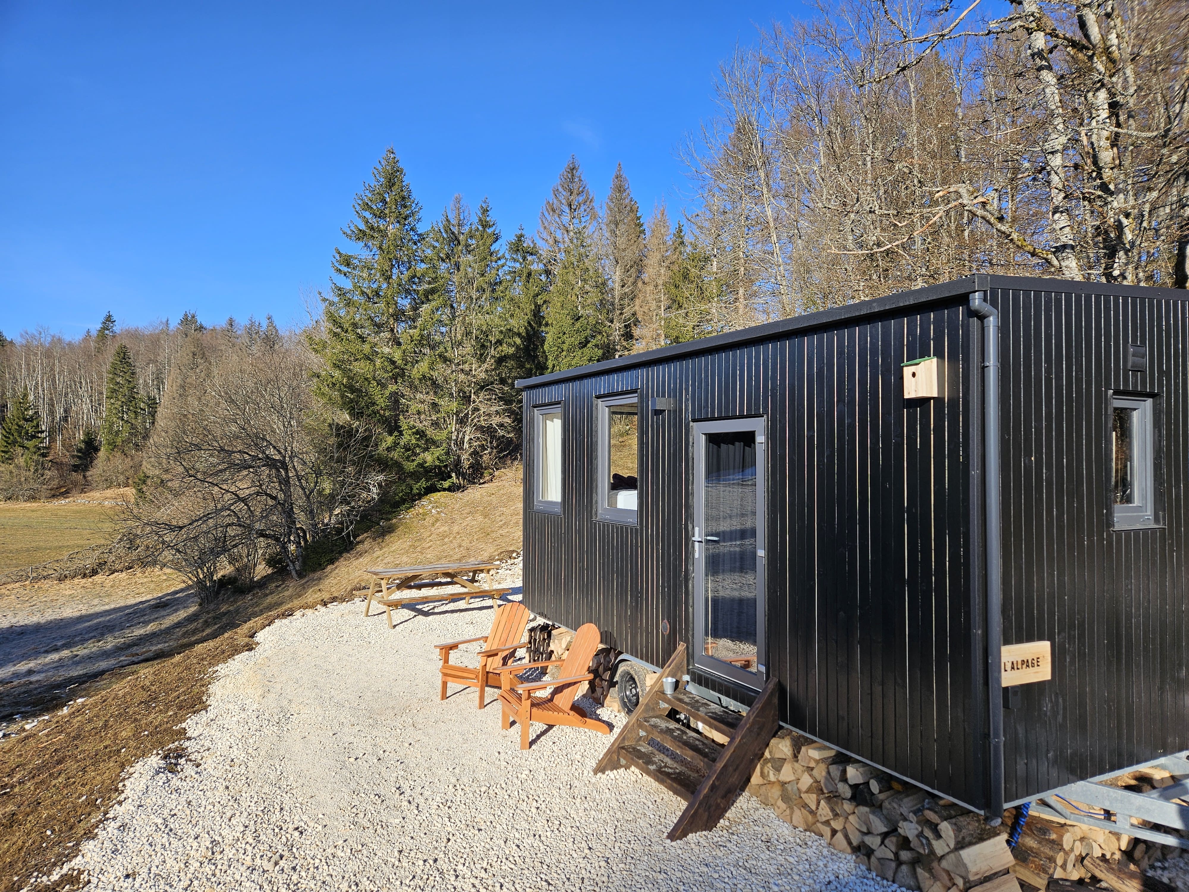 Tiny House L'Alpage — Séjour confortable avec vue panoramique à Jura