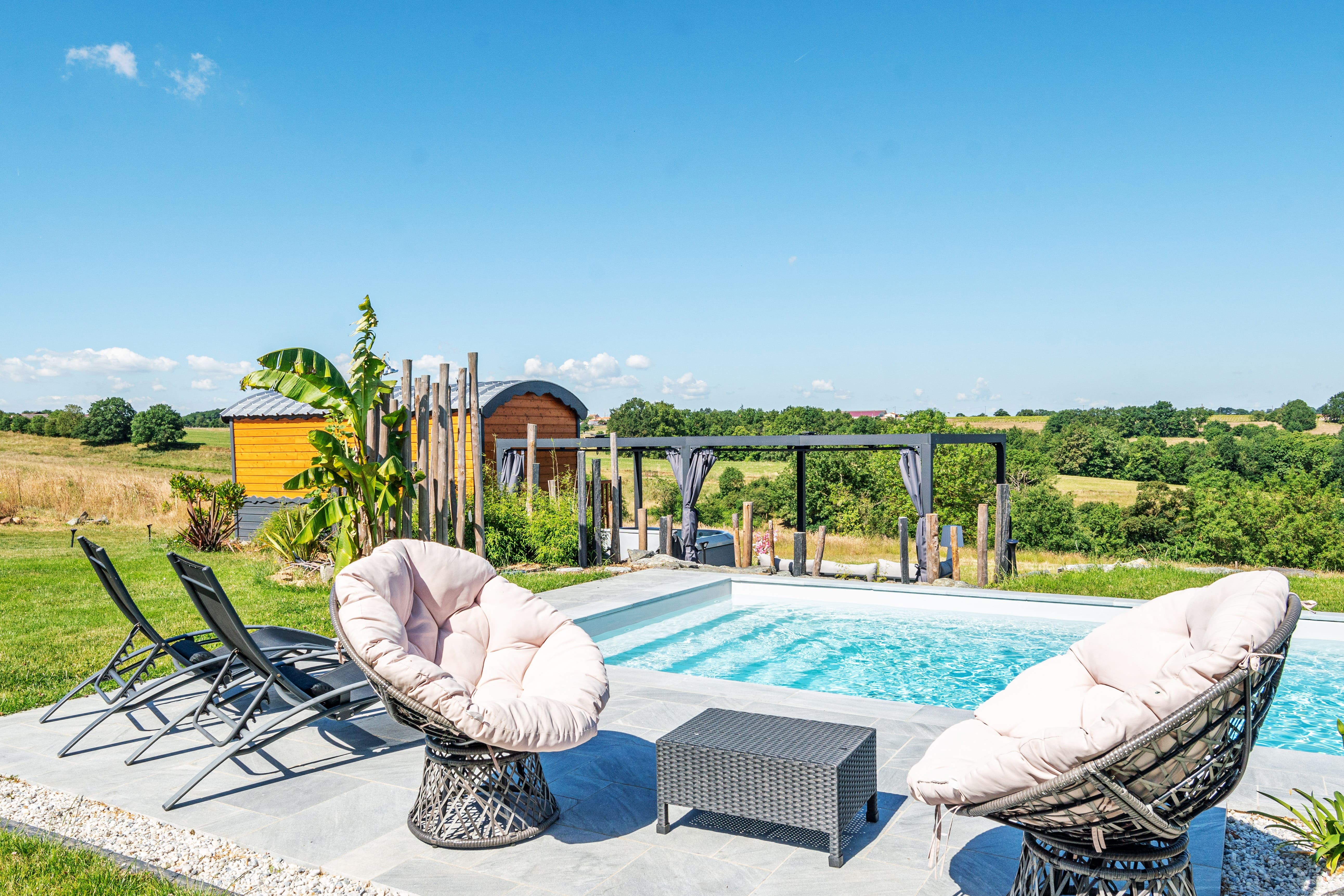 Roulotte Spa Kamadéva — Nuit romantique avec vue panoramique à Loire-Atlantique