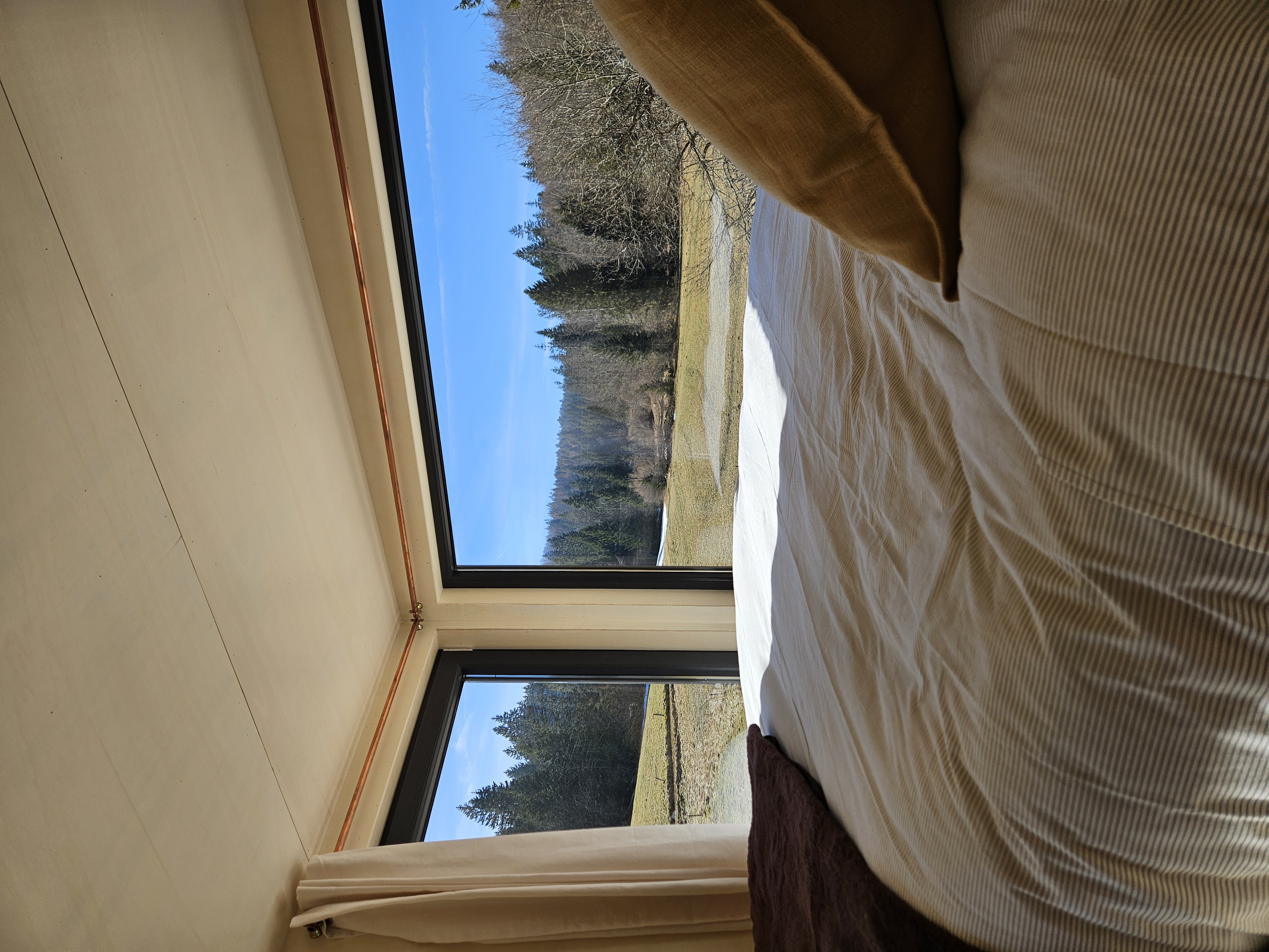 Tiny House L'Alpage — Séjour confortable avec vue panoramique à Jura à Dole — chambre