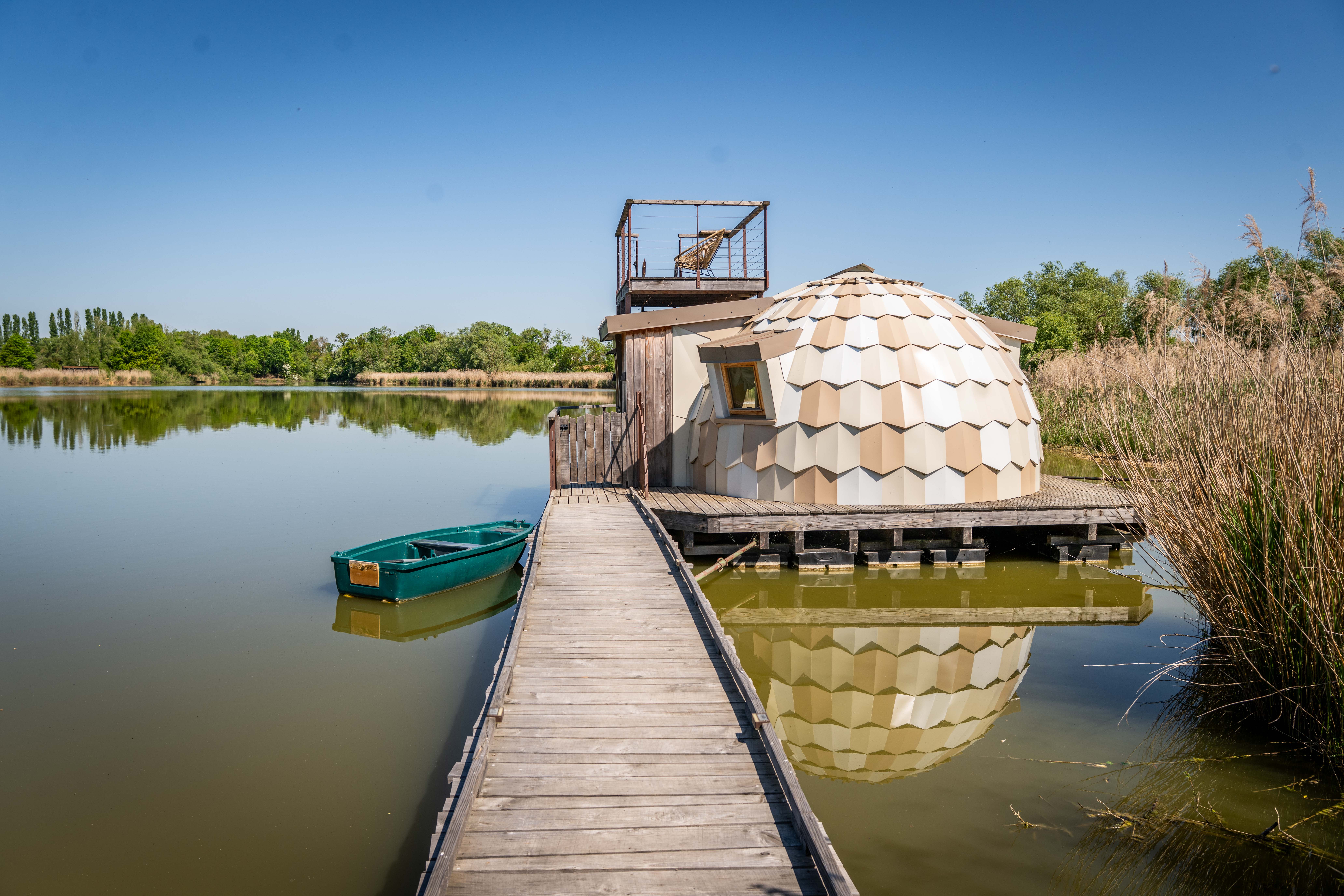 Cabane Spa les Flots — Cabane sur l'eau avec spa à Ain