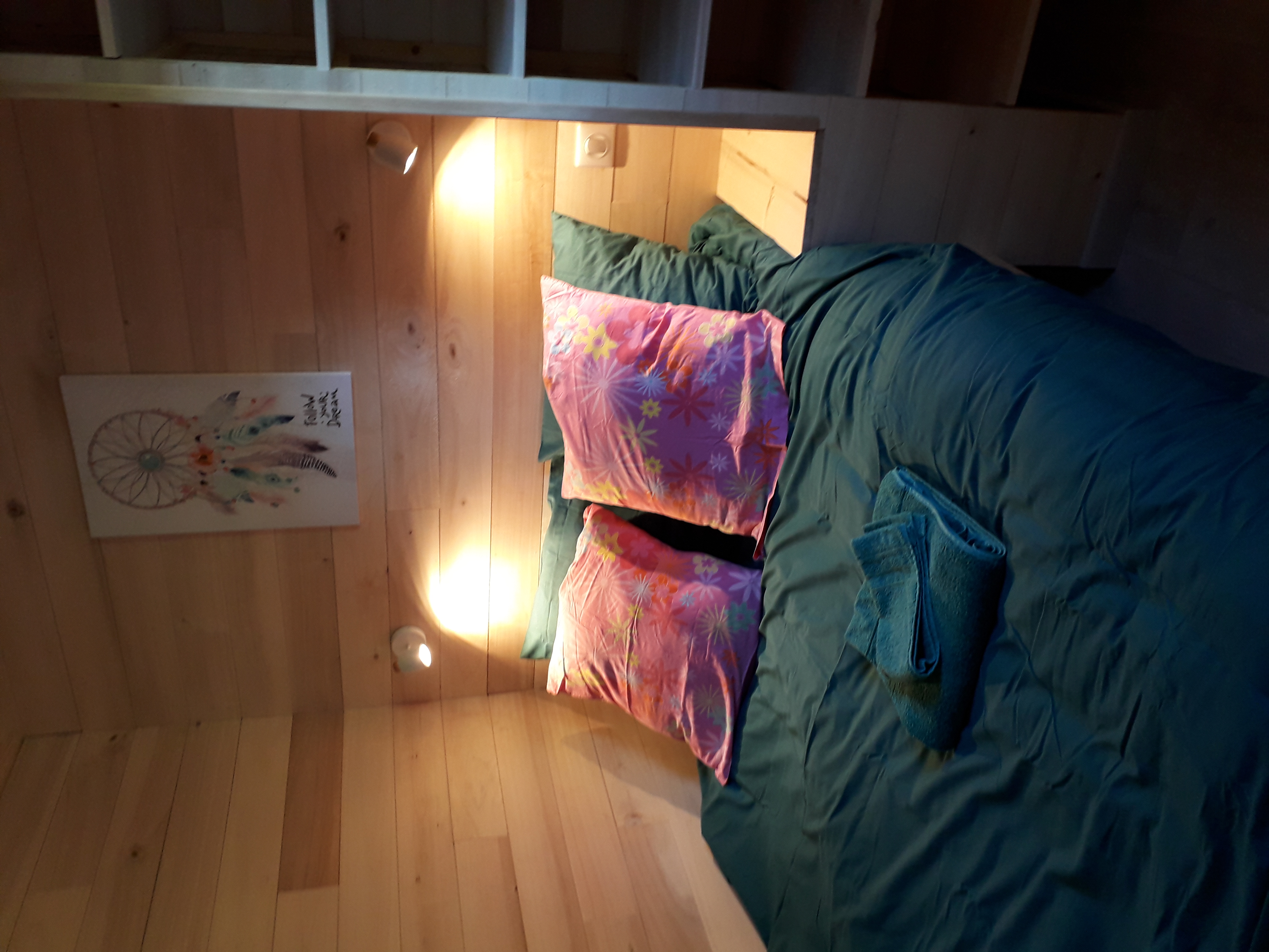 La roulotte de Naturospirit : une échappée belle en Aquitaine à Vergt — chambre