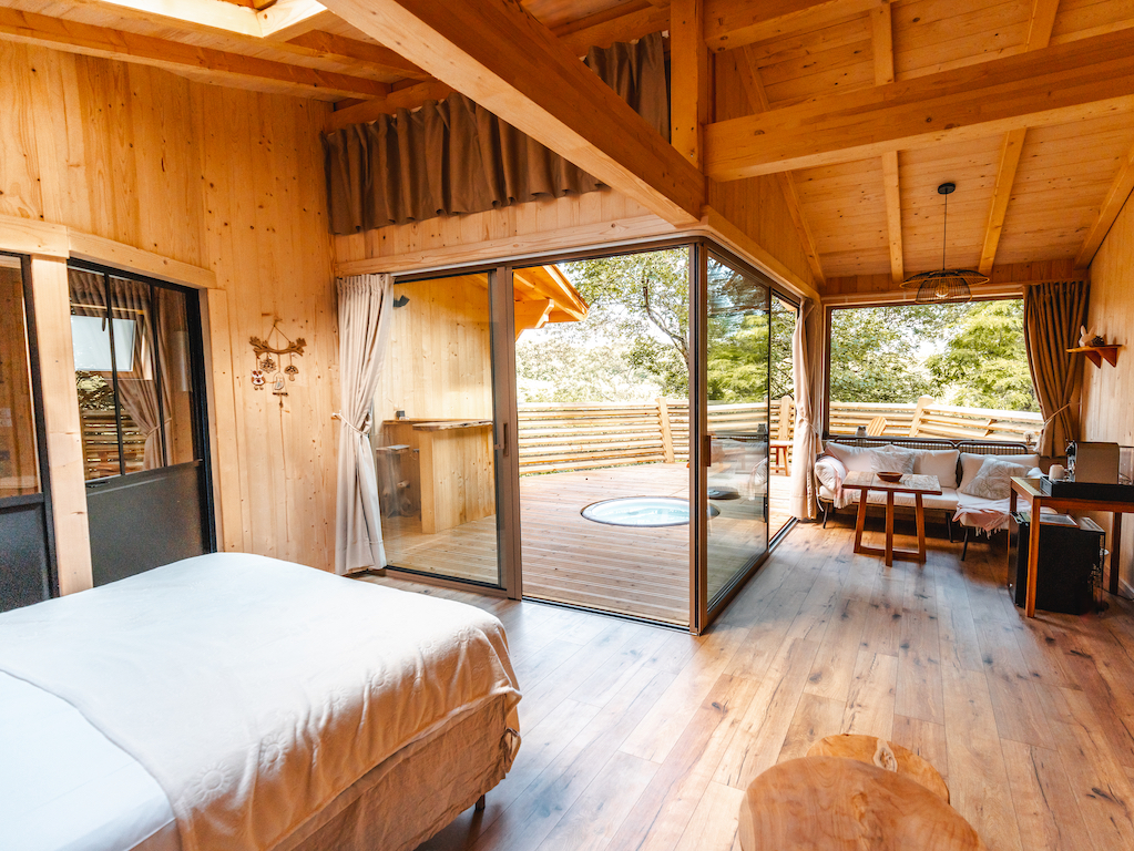 Évasion en cabane spa : un cocon suspendu en Picardie à Rosoy-En-Multien — espace de vie