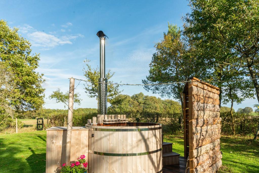 Cocon de Tranquillité — Tente avec spa à Châtillon-sur-Indre à Châtillon-sur-Indre — détail architectural