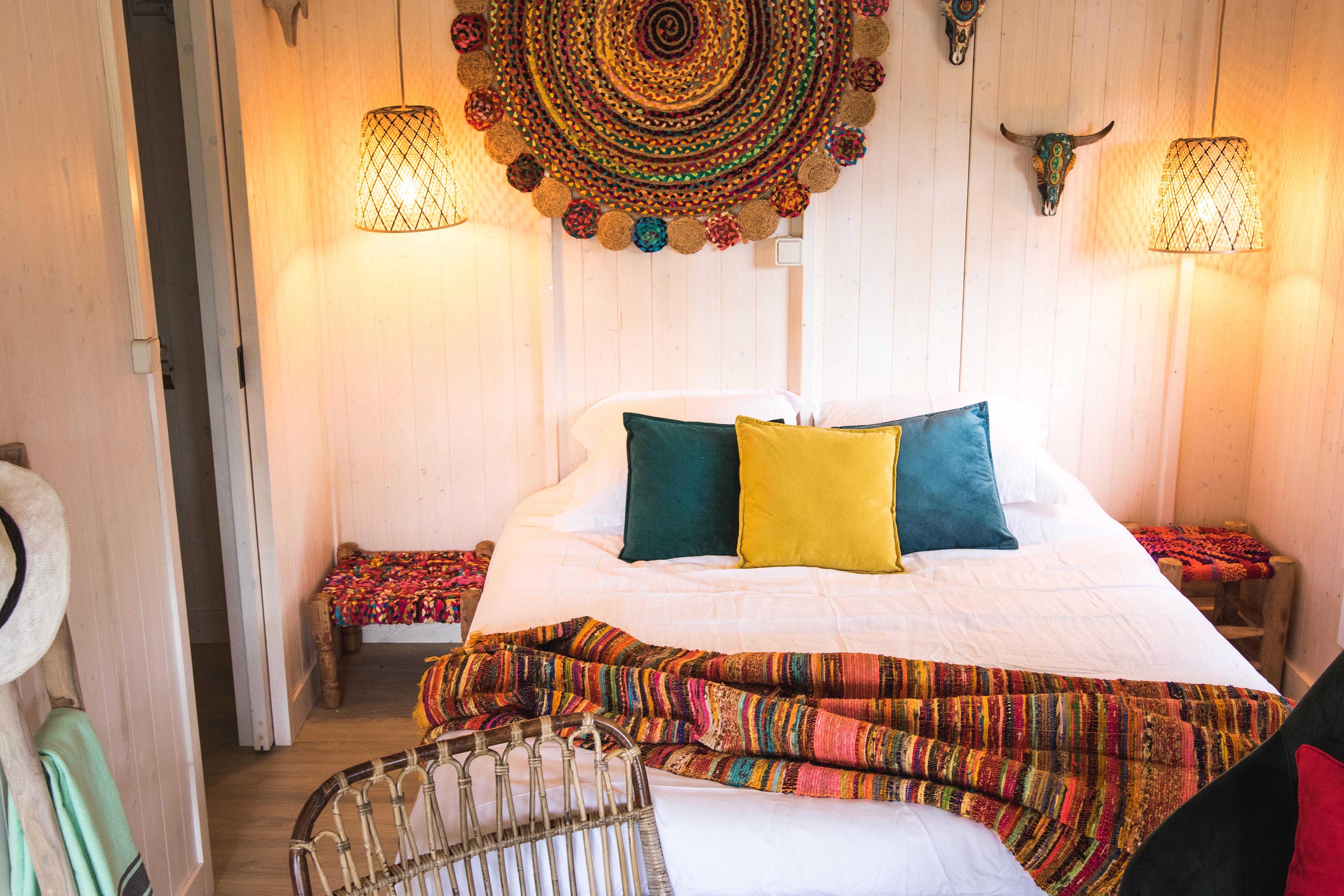 Cabane Chic Lacustre & Spa — Cabane sur pilotis avec spa à Gers à Riguepeu — salle de bain