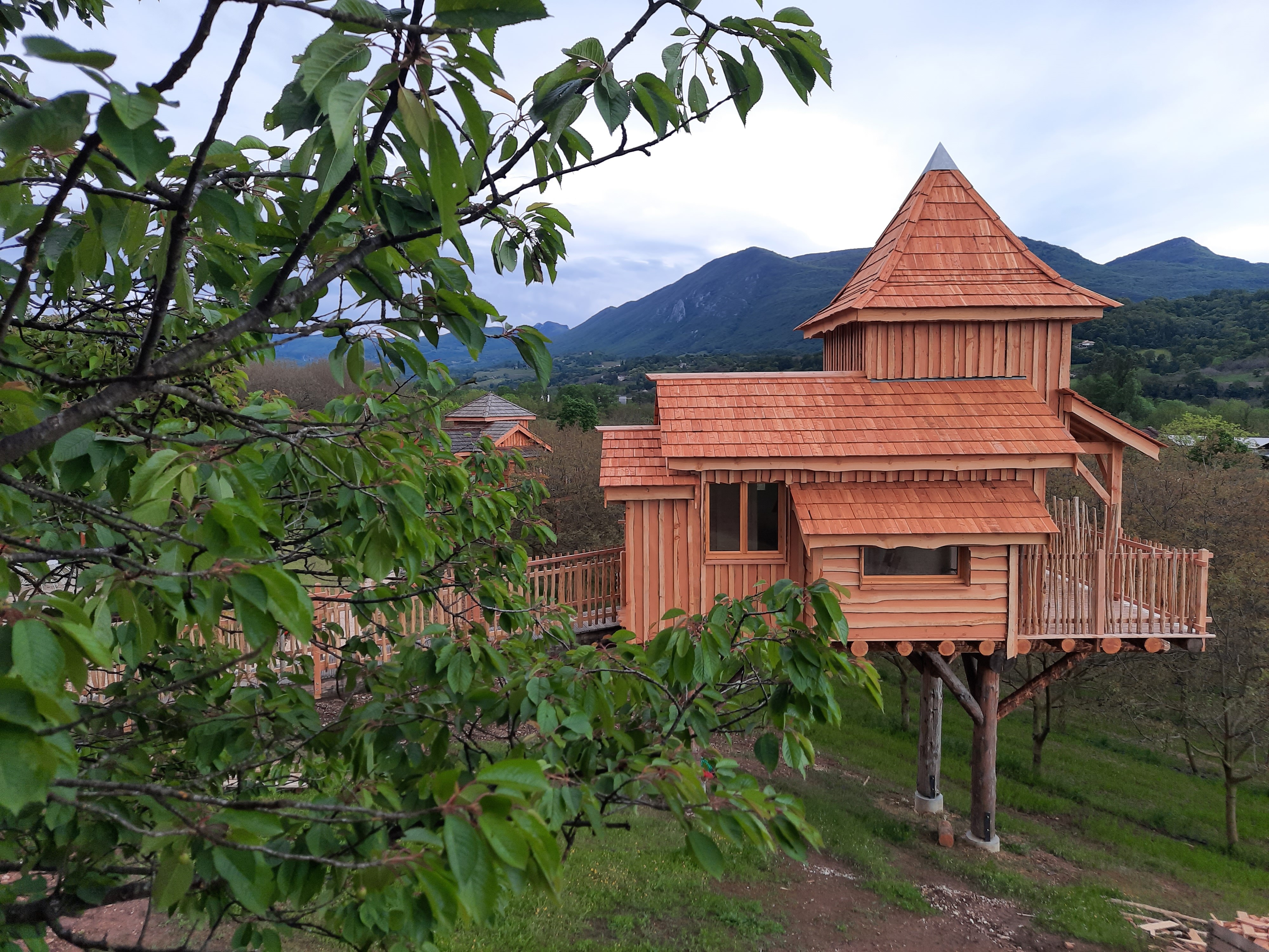 Cabane Prague — Nuit perchée avec spa à Vercors en Drôme à Saint-Jean-En-Royans — vue intérieure