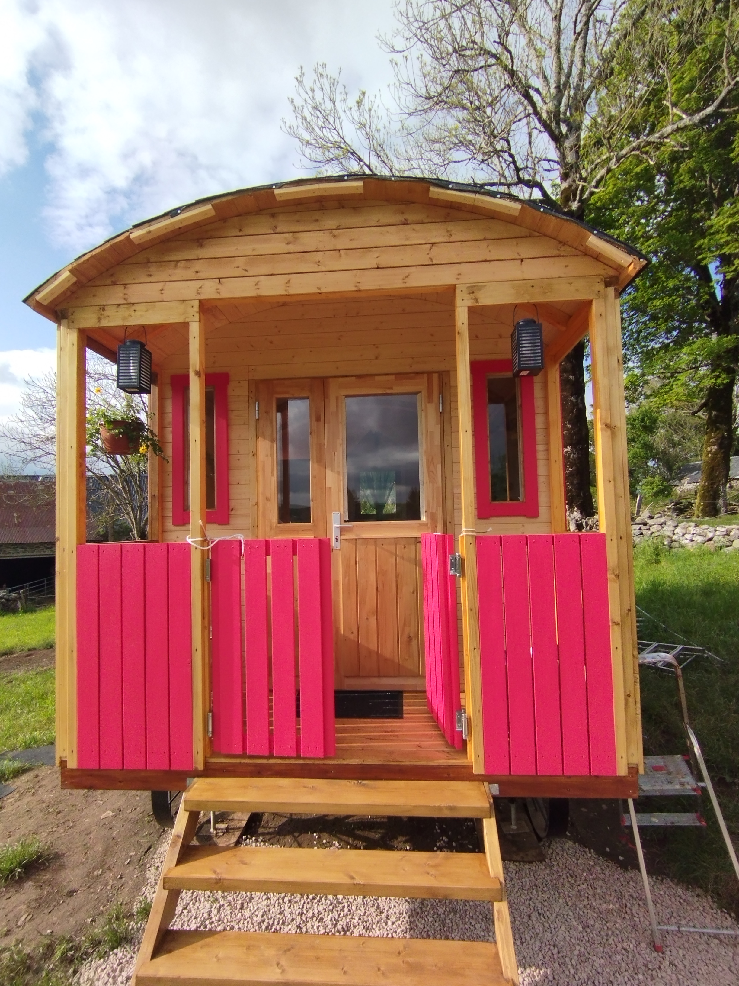 Évasion en roulotte romantique au cœur de l'Auvergne à Saint Saturnin — environnement naturel
