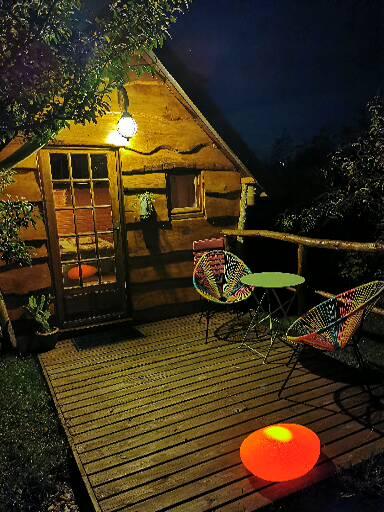 Cabane des Champs : une immersion en pleine nature à Champmotteux — détail architectural