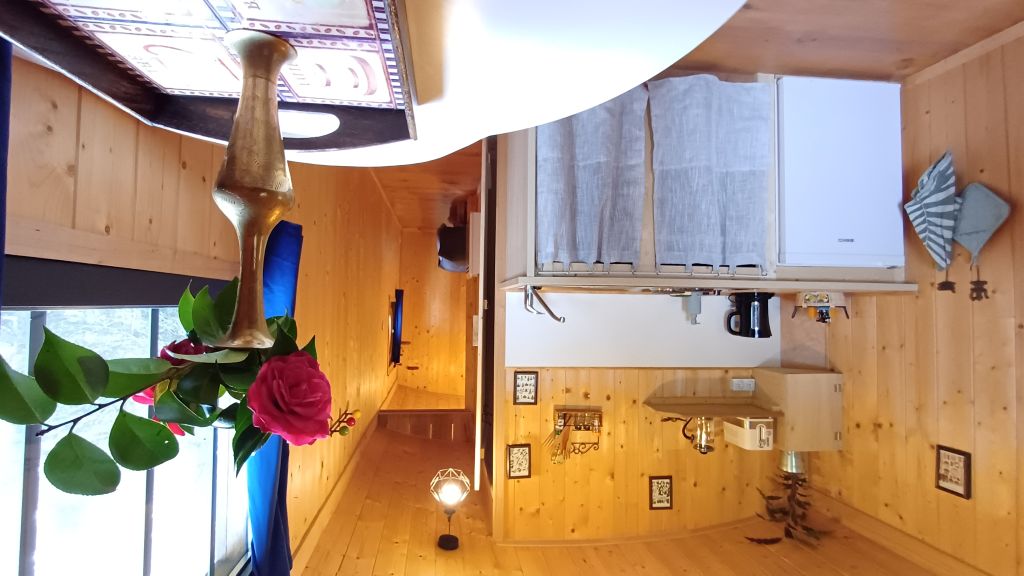 Roulotte des Hêtres — Séjour cosy avec spa à Saint-Pardoux en Haute-Vienne à Saint-Pardoux — espace de vie