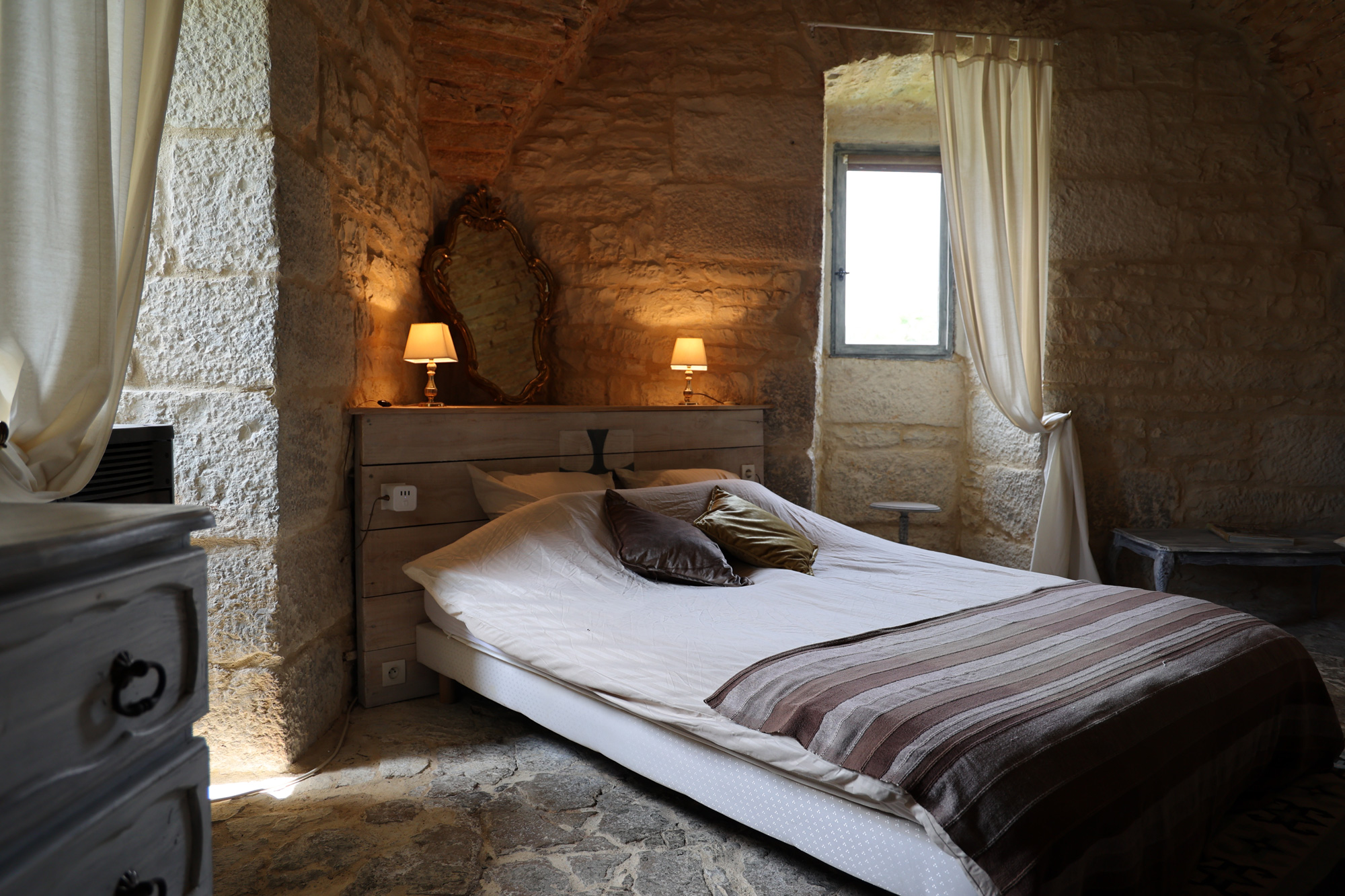Chambre des Templiers — Nuit historique au Château de Saint Chamarand à Saint-Chamarand — chambre