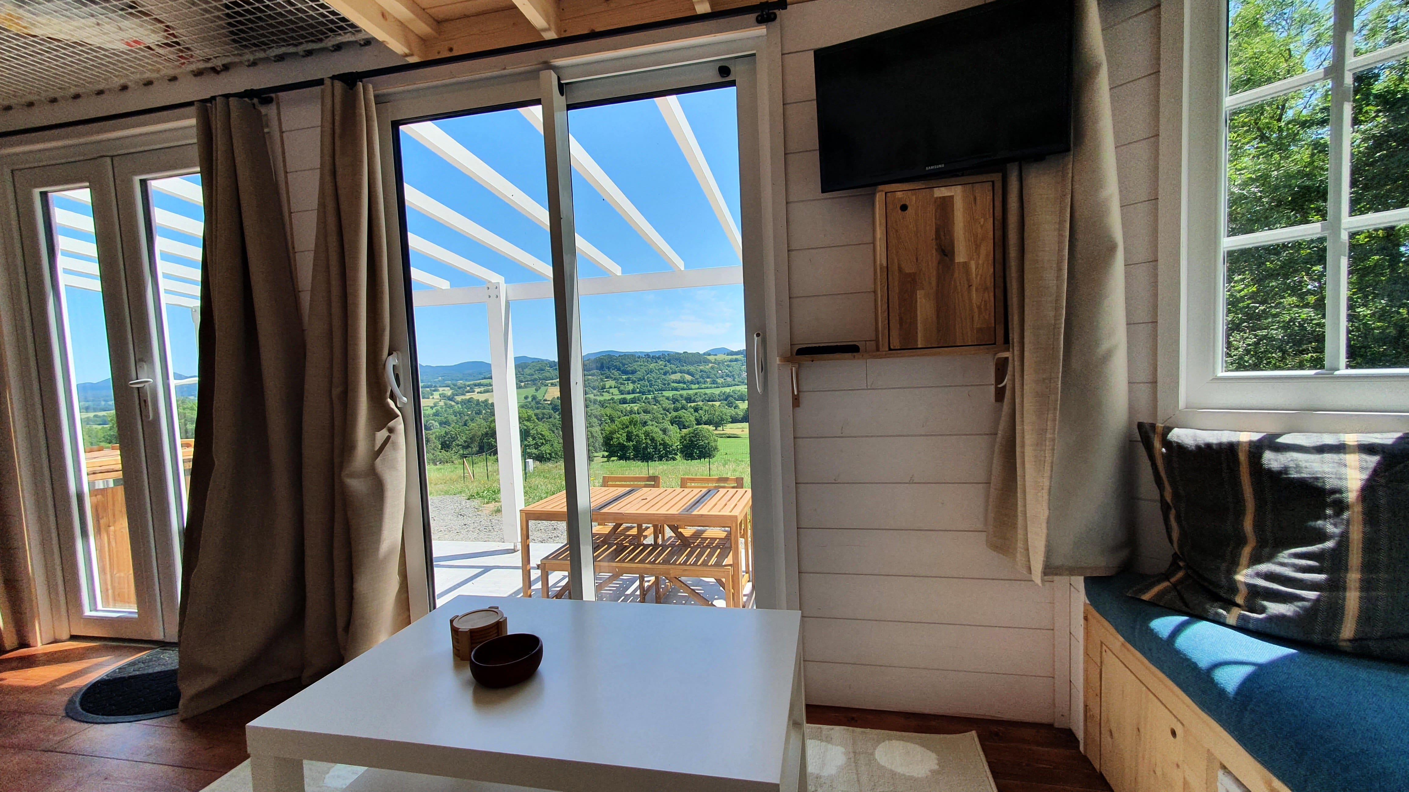 La Maison de Meï & Spa : une tiny house au cœur de l'Auvergne à Saint Pierre Roche — salle de bain