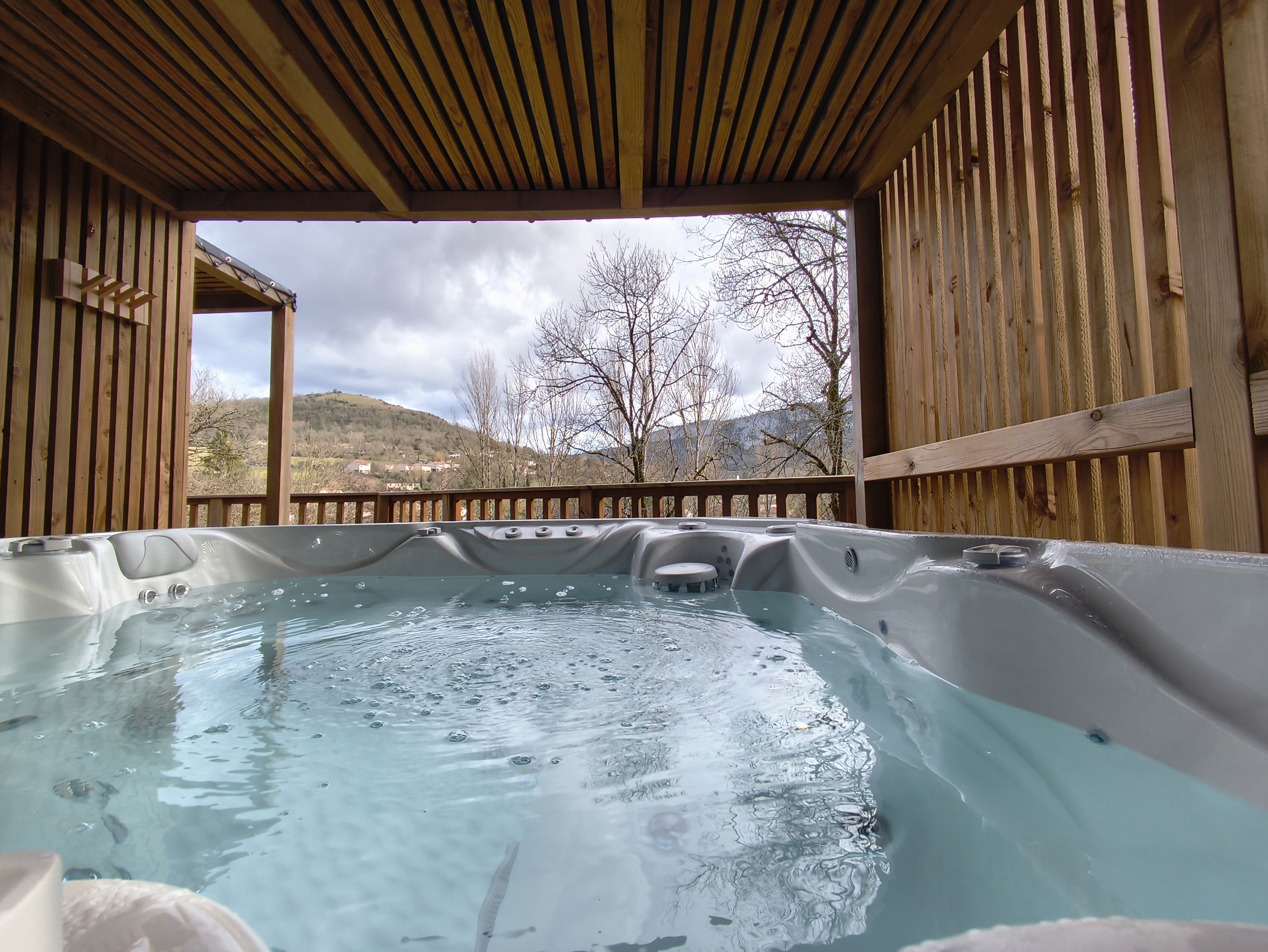 Cabane Kubôval — Détente avec spa privatif à Tarn-et-Garonne