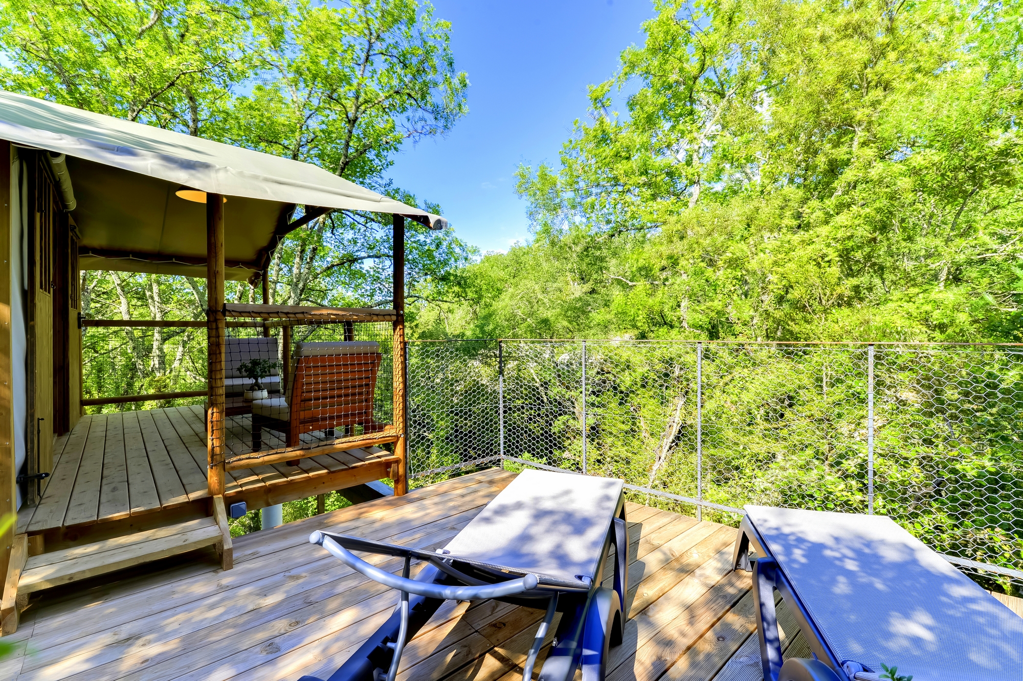 Le Vallon : un ecolodge enchanteur en Rhône-Alpes à Balazuc — vue intérieure