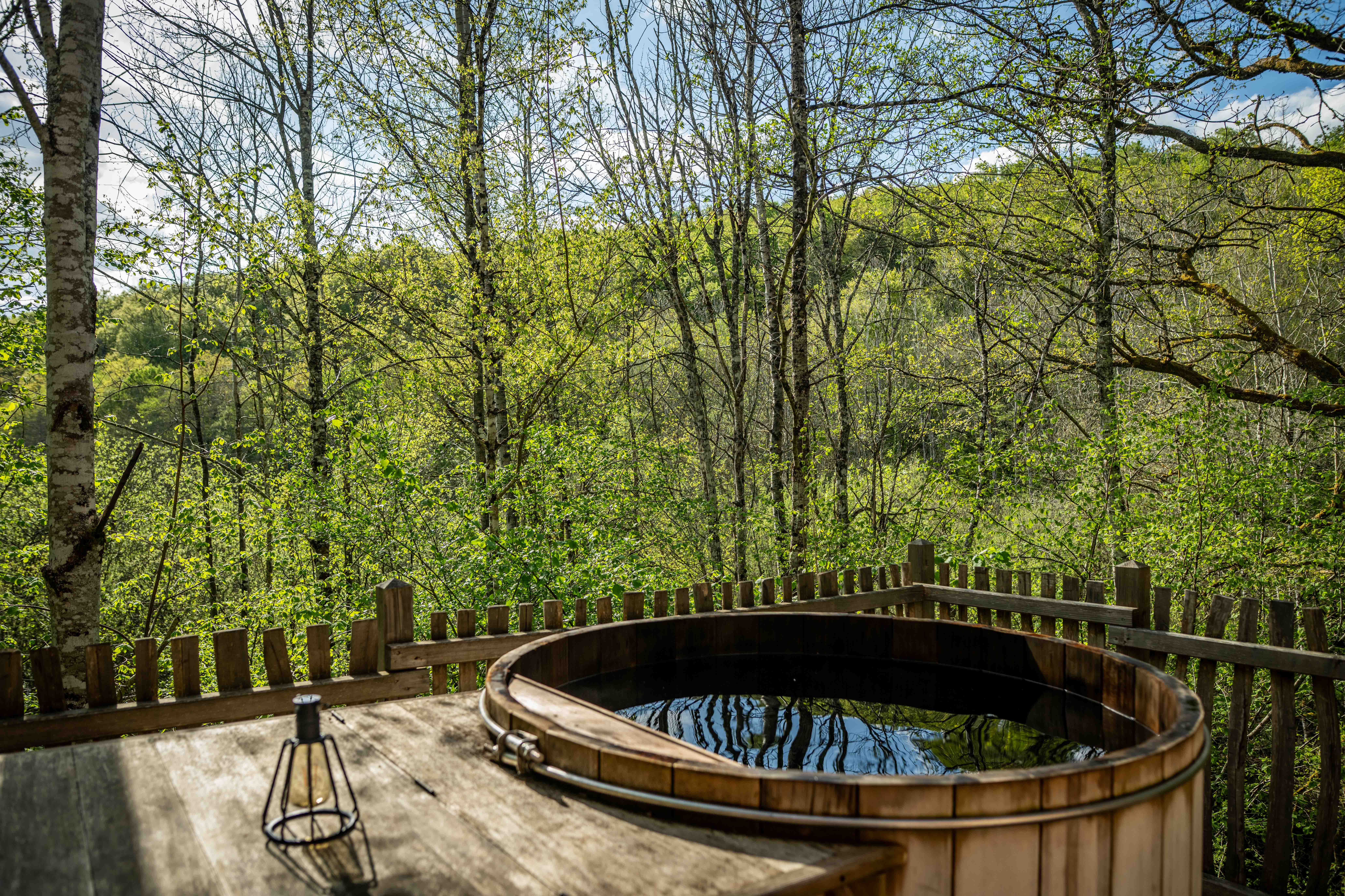 Cabane féérique Spa — Nuit magique à 7m dans le Château de la Combe Rossignol à La Combe Rossignol — espace de vie