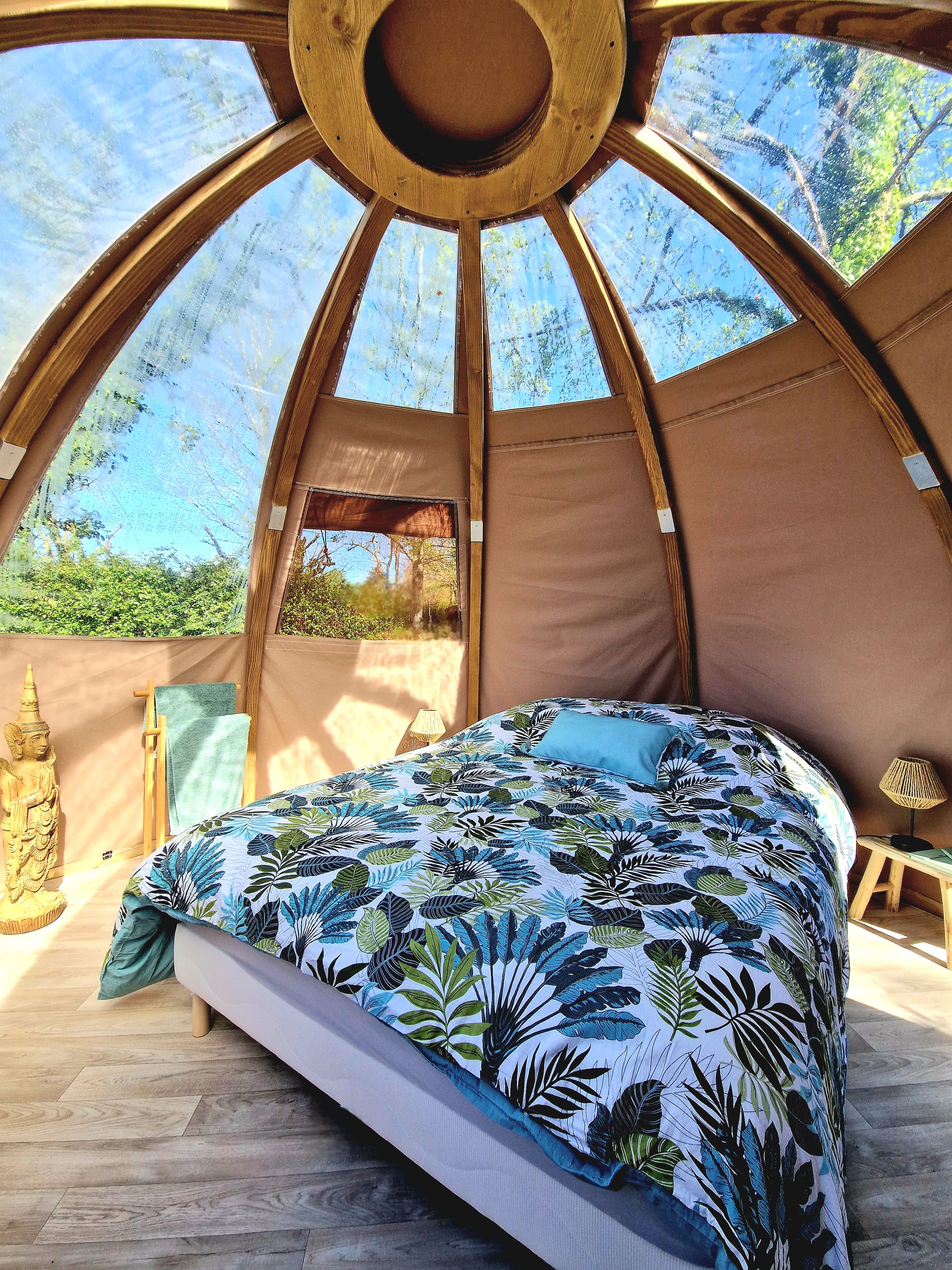 Dôme Saturne & Spa — Nuit zen avec jacuzzi à Biscarrosse (Landes) à Biscarrosse — espace de vie