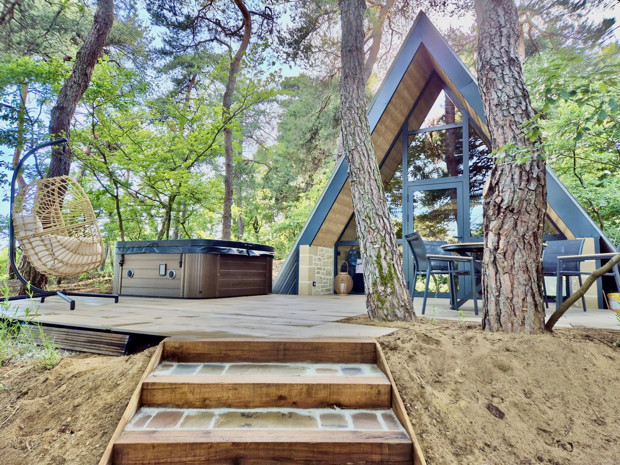 Chalet CanopéA SPA Privatif — Cabane avec jacuzzi à Drôme à Saint-Christophe-et-le-Laris — vue intérieure