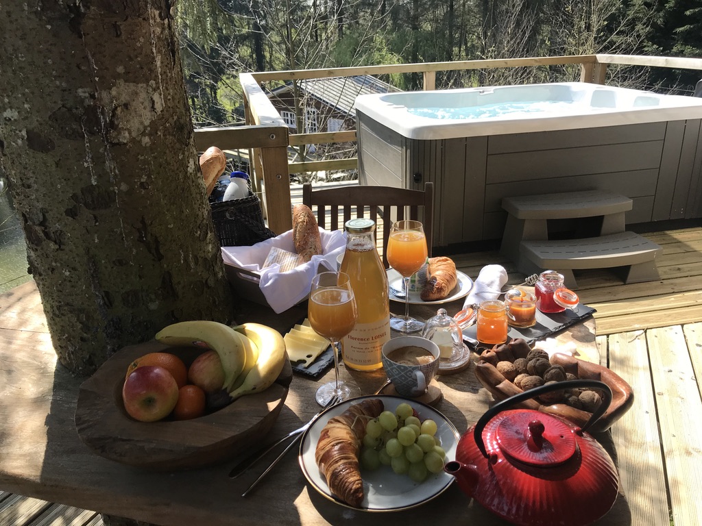Cabane Spa Koad'dour — Nuit perchée à 6m en Ille-et-Vilaine à Rennes — vue intérieure