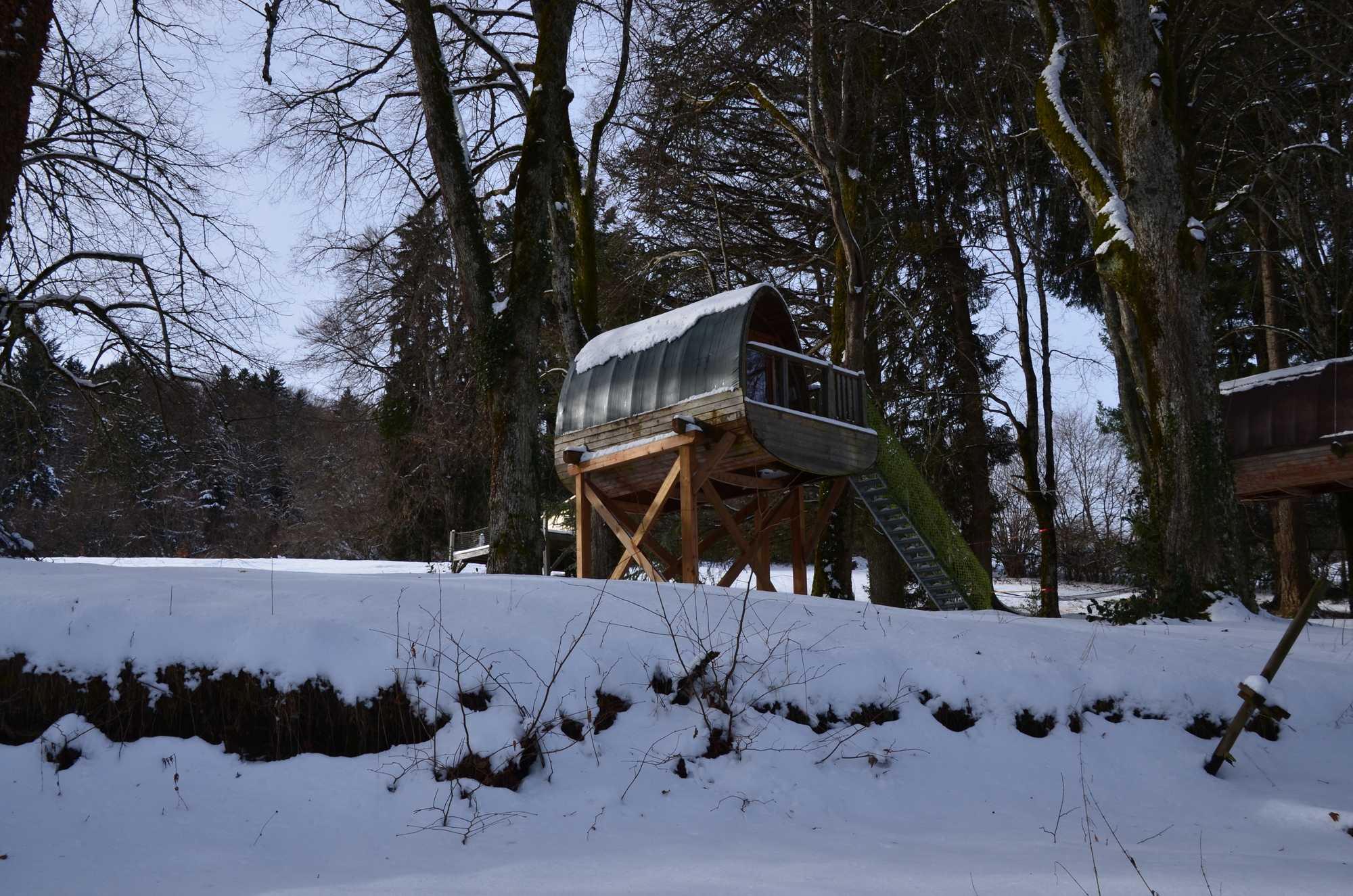 Cabane accès Escalier & Spa privatisable — Cabane dans les arbres à Isère à Voreppe — salle de bain