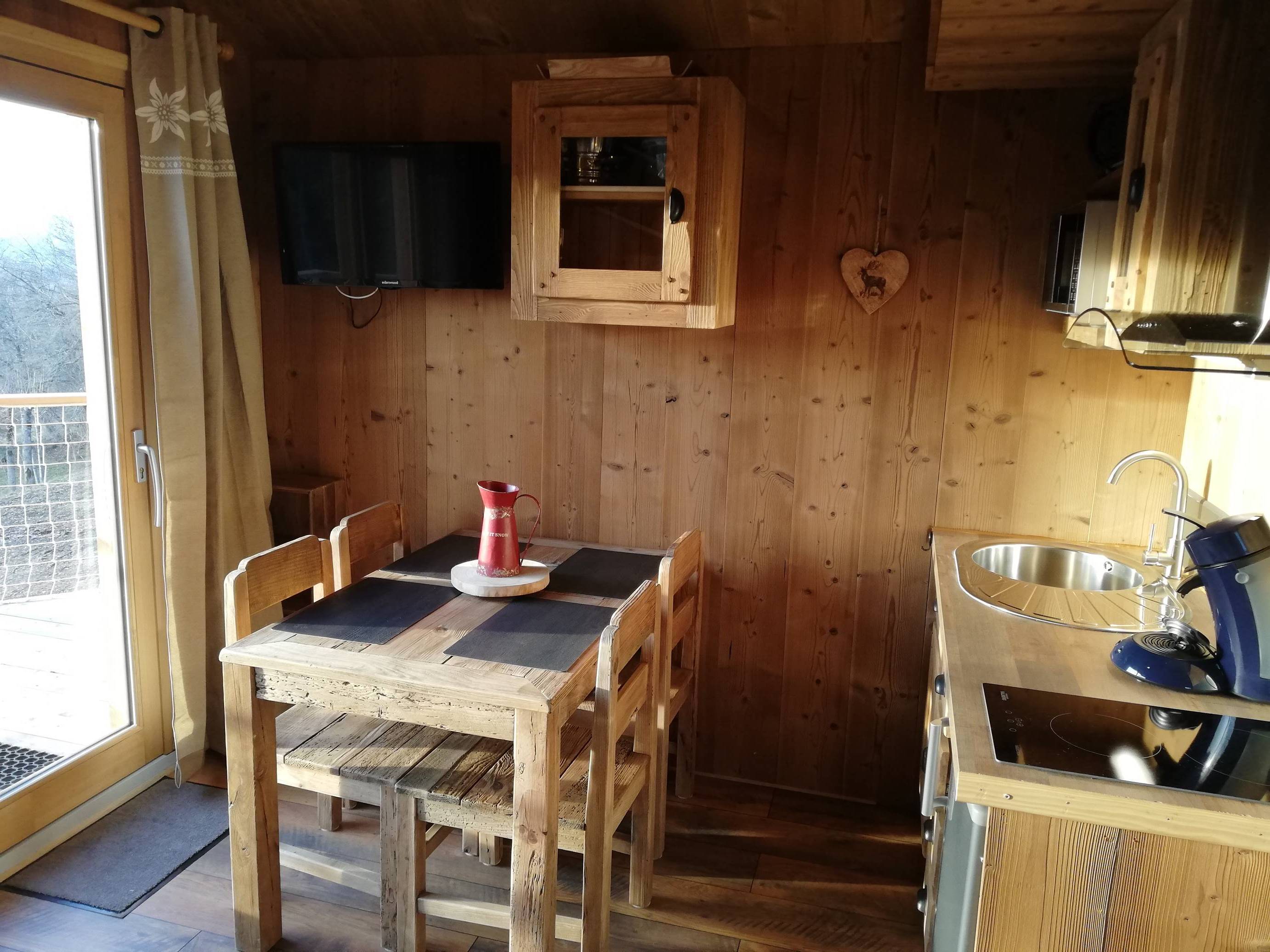 Cabane des Chastelas & Spa : une expérience unique en hauteur à St Julien En Champsaur — environnement naturel